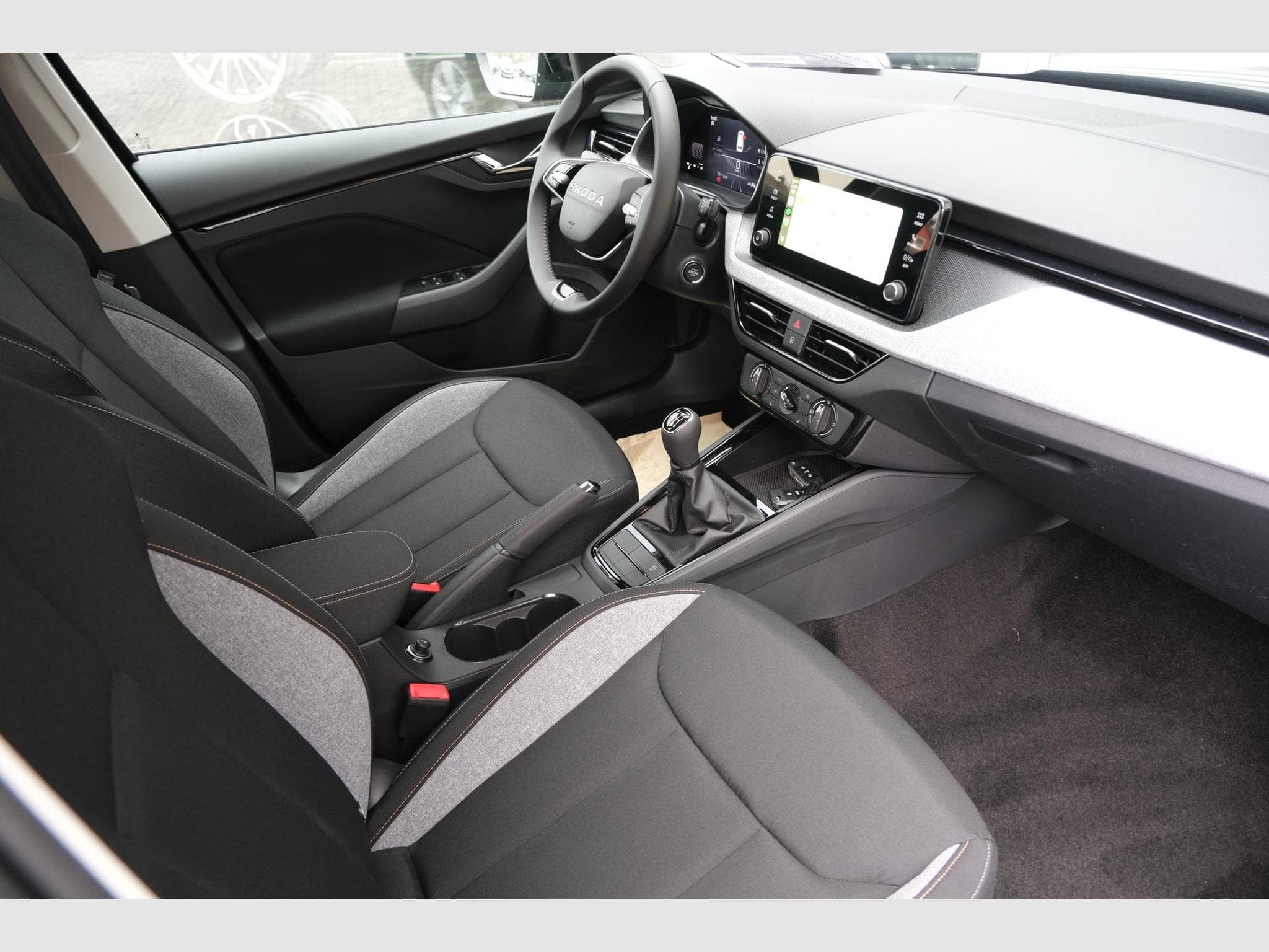 Skoda Kamiq 1.0 TSI Selection (2025) - Photo 16