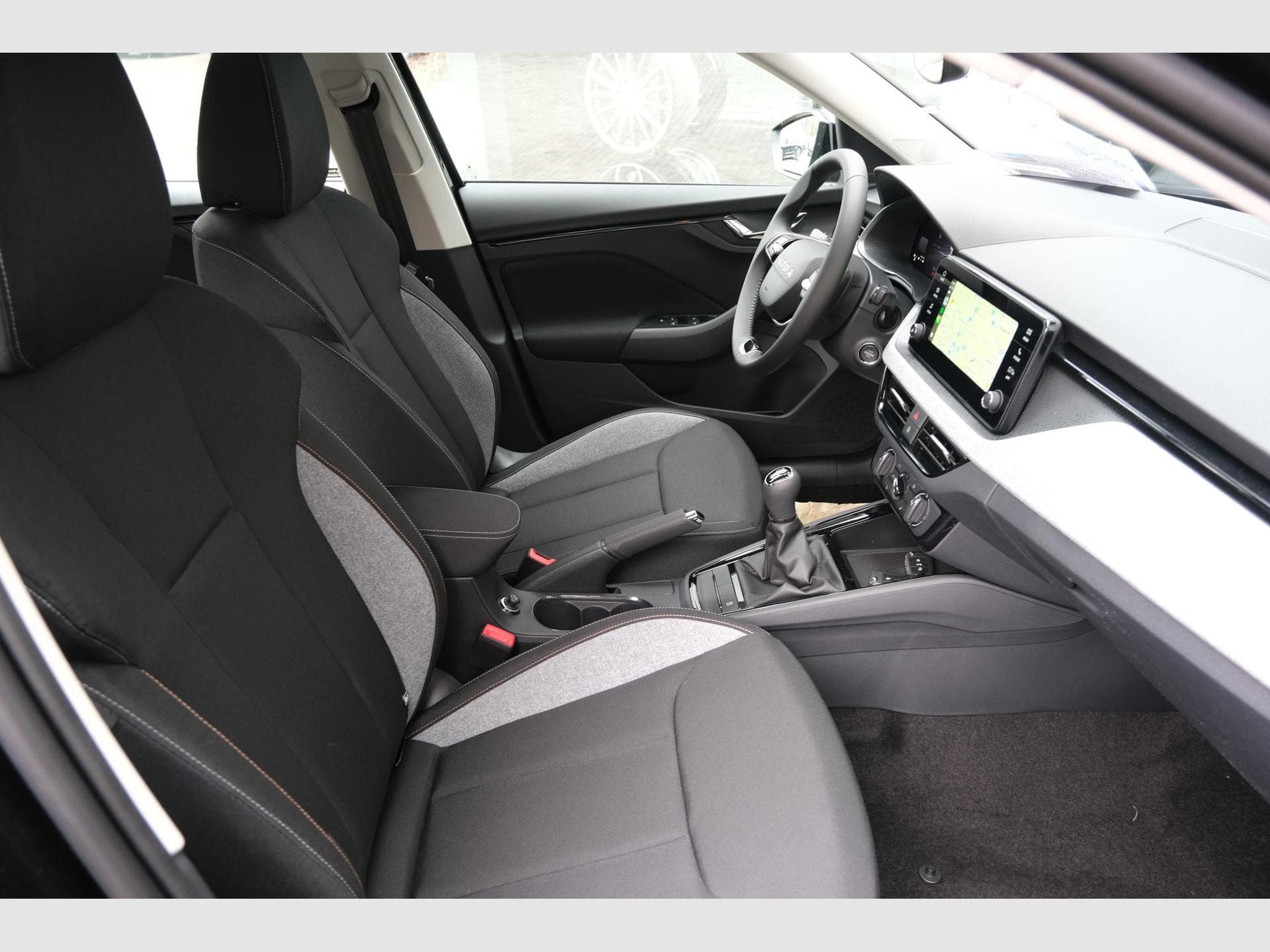 Skoda Kamiq 1.0 TSI Selection (2025) - Photo 17