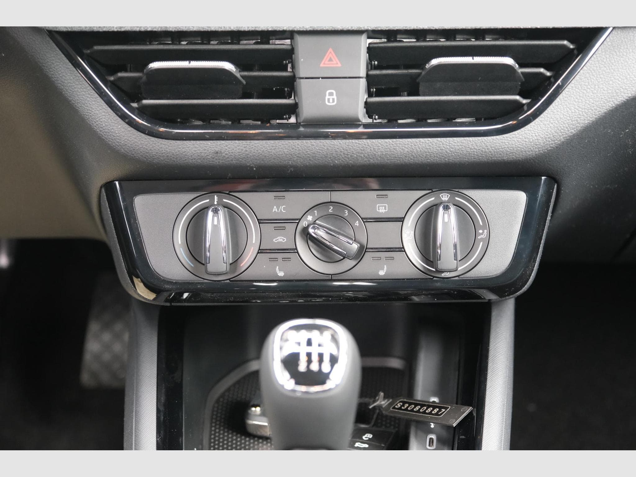 Skoda Kamiq 1.0 TSI Selection (2025) - Photo 19