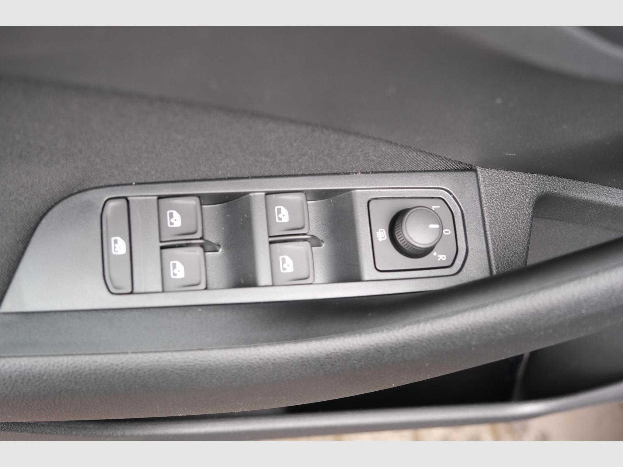 Skoda Kamiq 1.0 TSI Selection (2025) - Photo 20