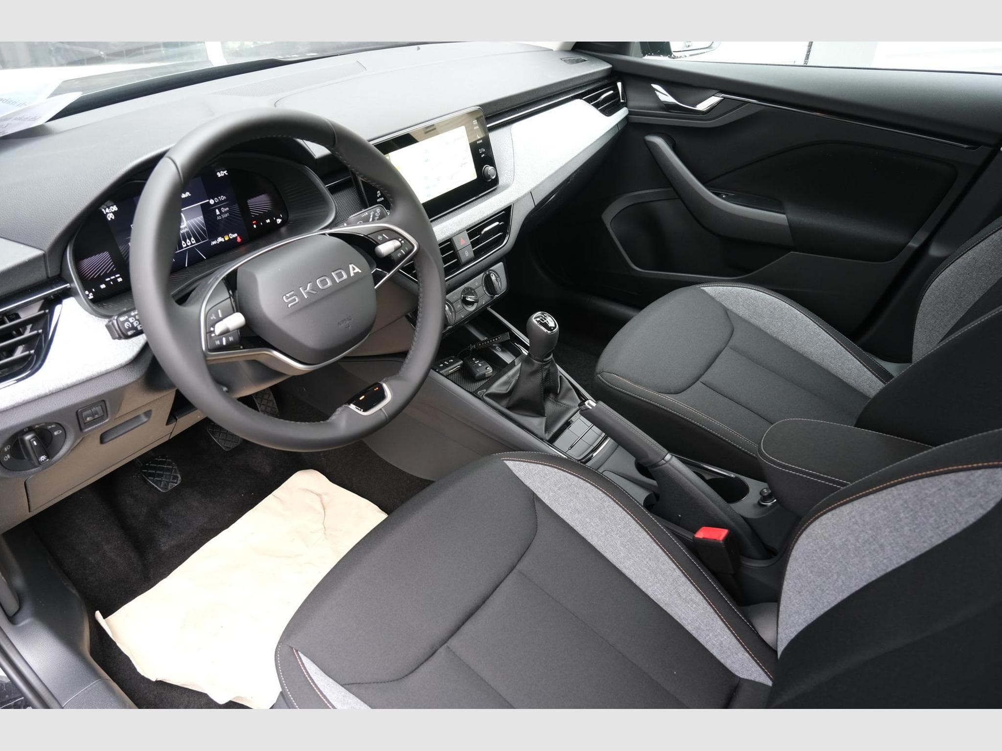 Skoda Kamiq 1.0 TSI Selection (2025) - Photo 21