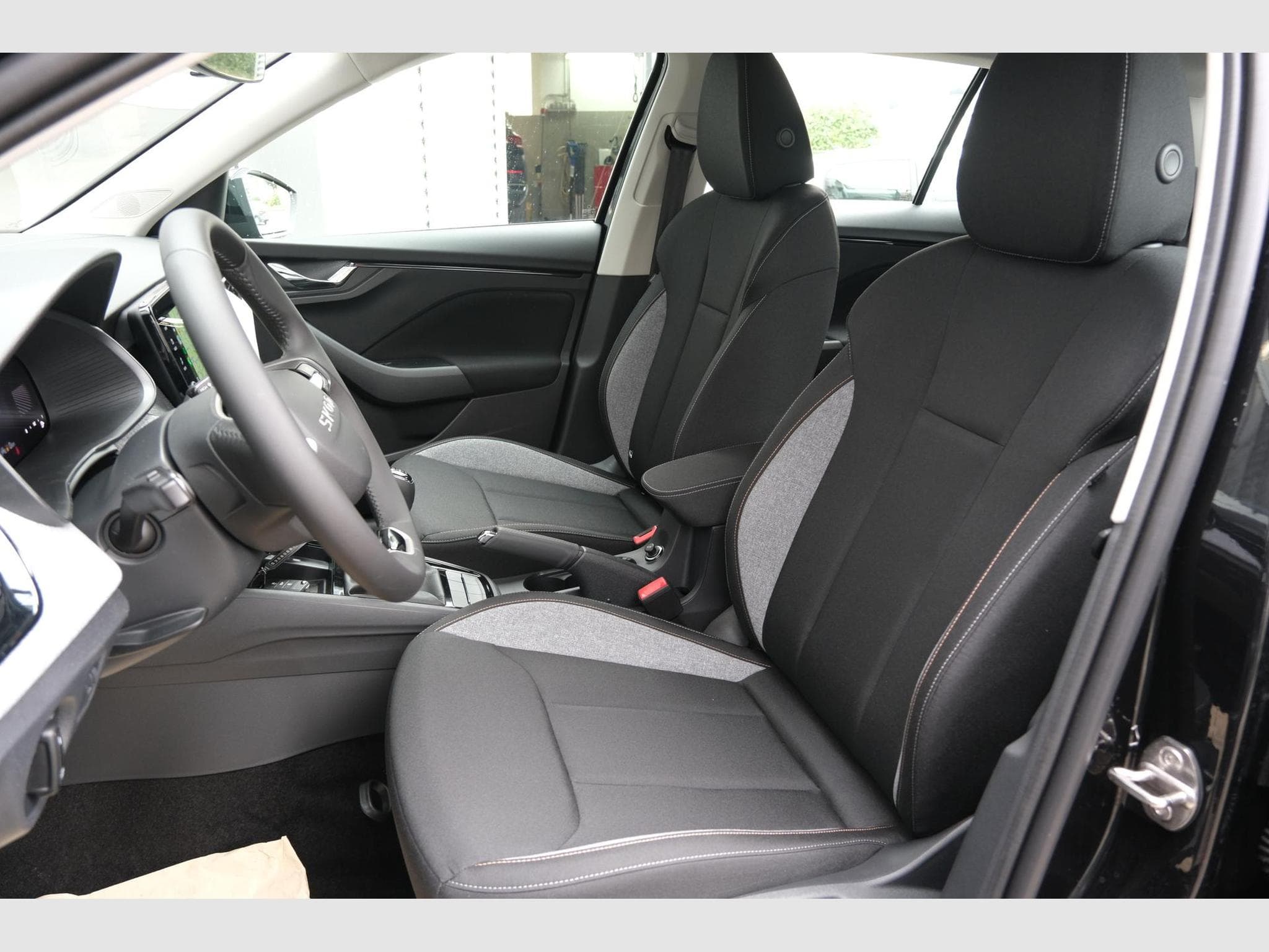 Skoda Kamiq 1.0 TSI Selection (2025) - Photo 22