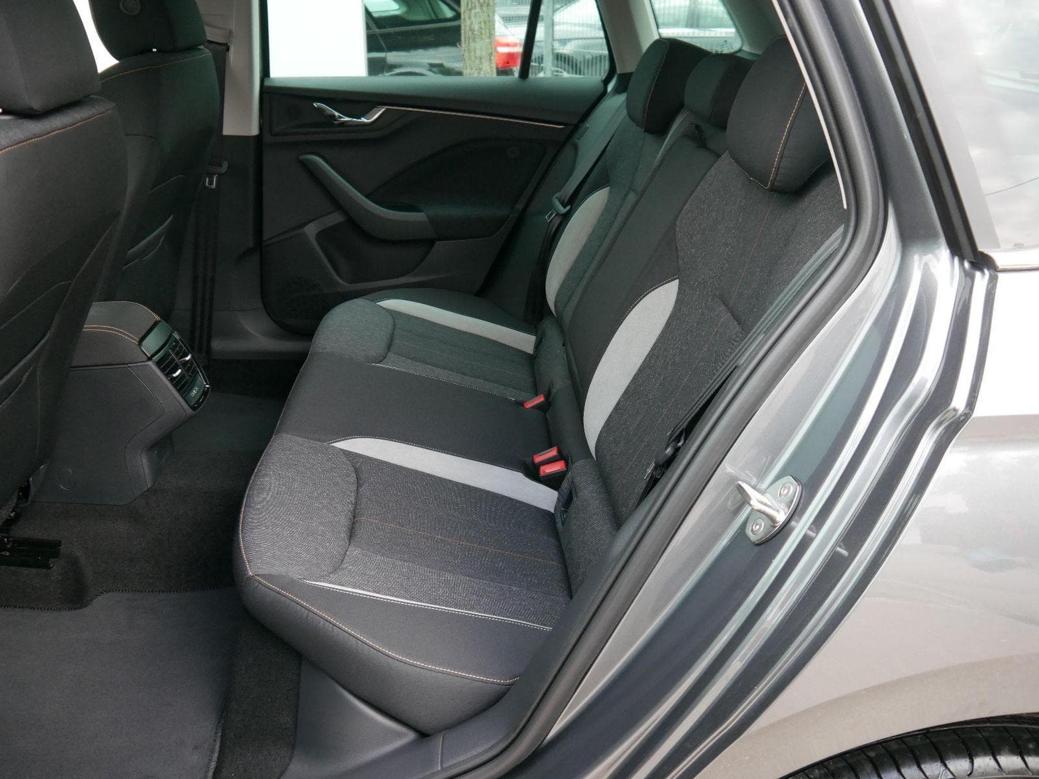 Skoda Kamiq Kamiq 130 Jahre (2025) - Foto 10