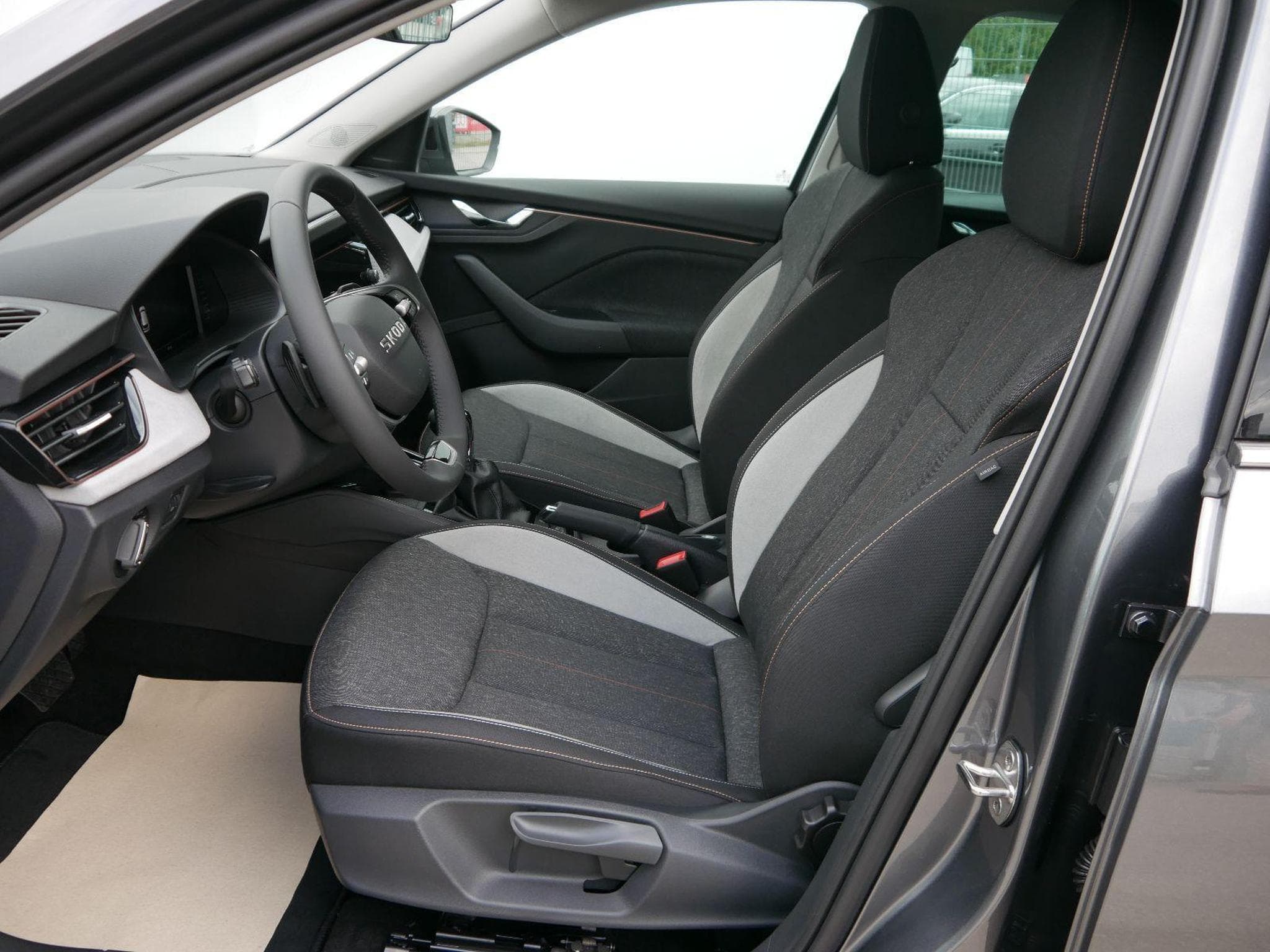 Skoda Kamiq Kamiq 130 Jahre (2025) - Foto 11