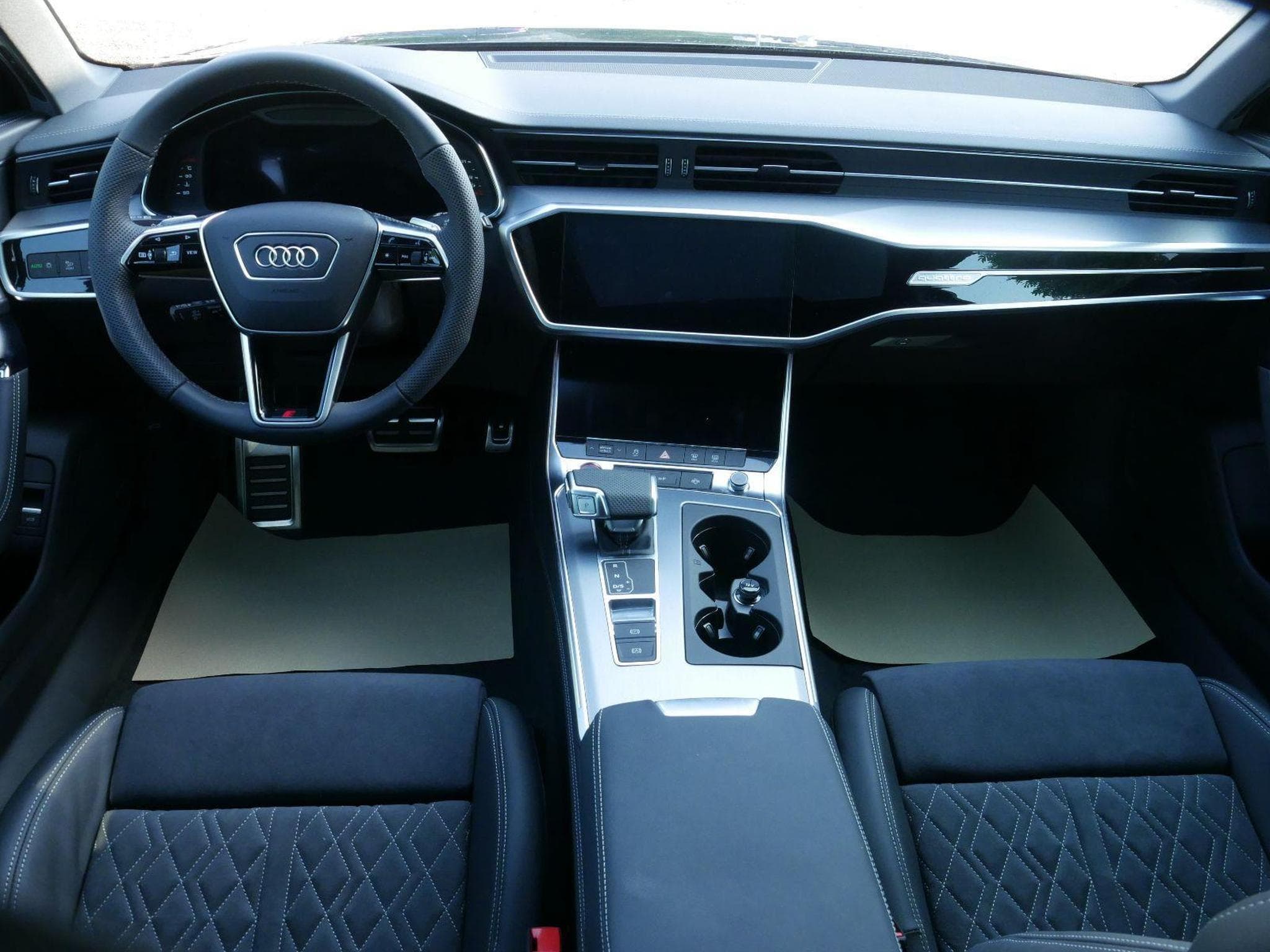 Audi S6 e-tron Avant TDI quattro (2024) - Photo 12