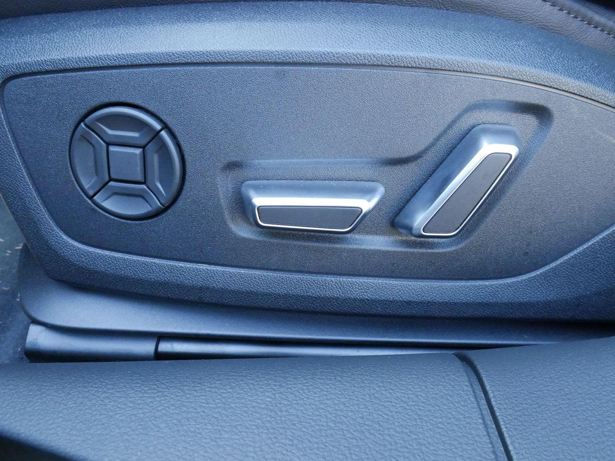 Audi S6 e-tron Avant TDI quattro (2024) - Photo 9