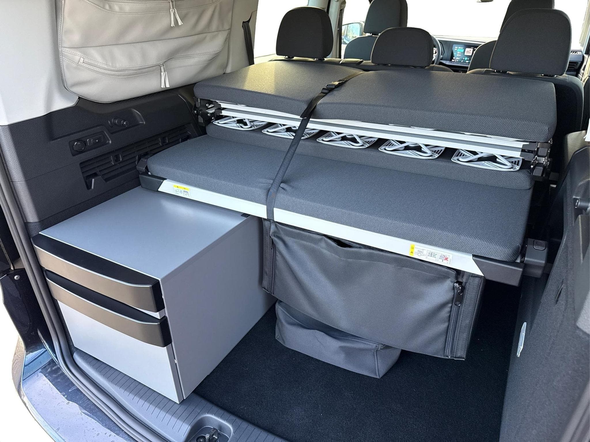 VW Caddy California Maxi (2025) - Photo 15