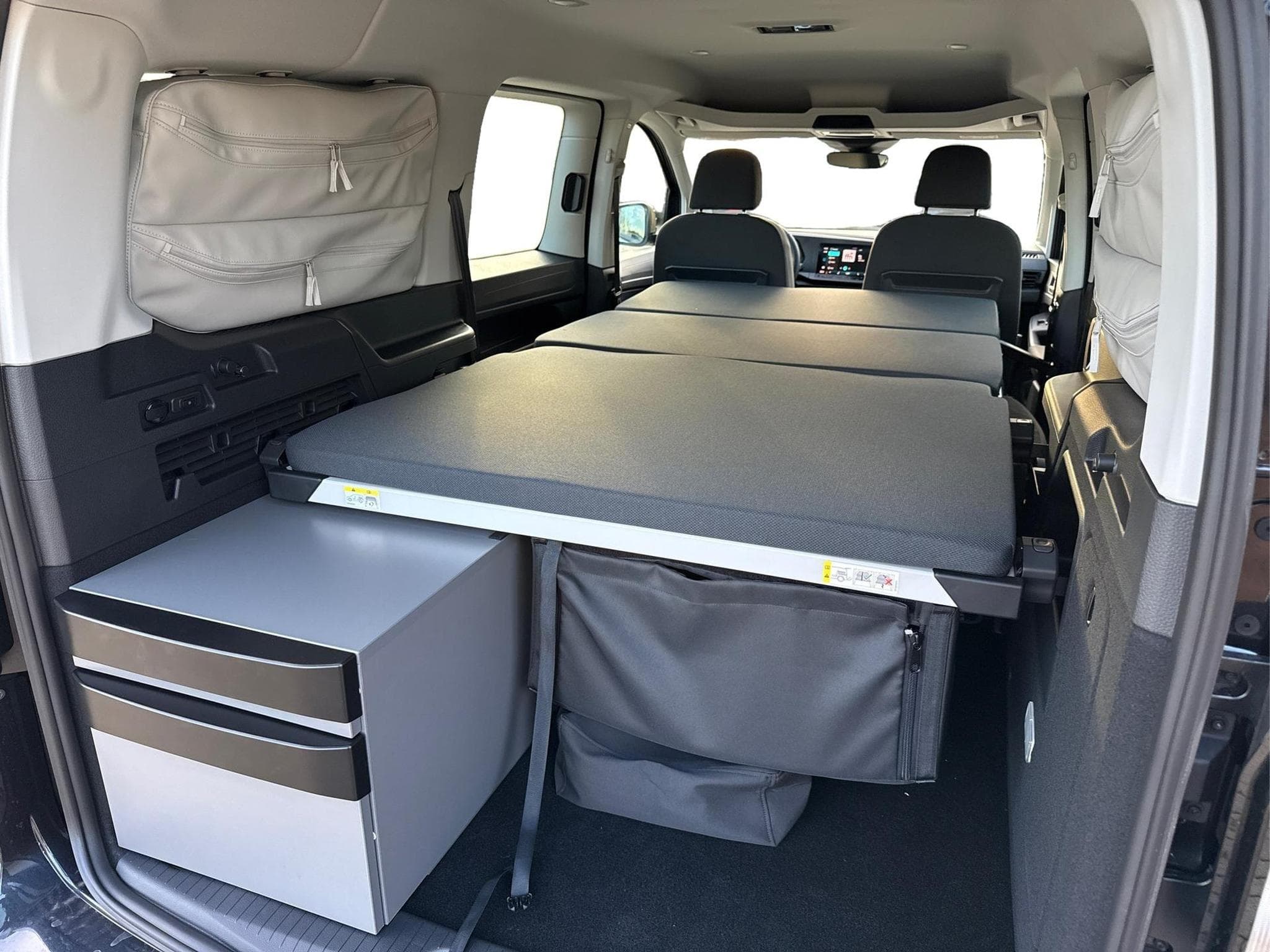 VW Caddy California Maxi (2025) - Photo 18