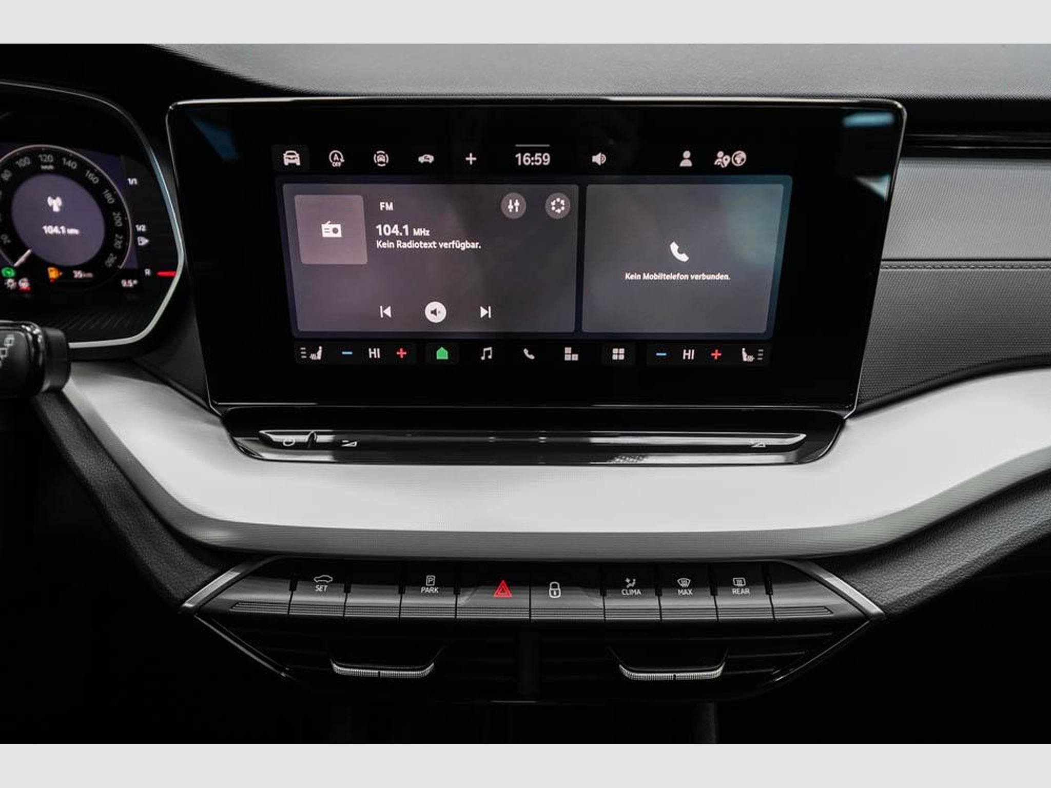 Skoda Octavia Kombi 1,5 eTSI (2025) - Photo 13