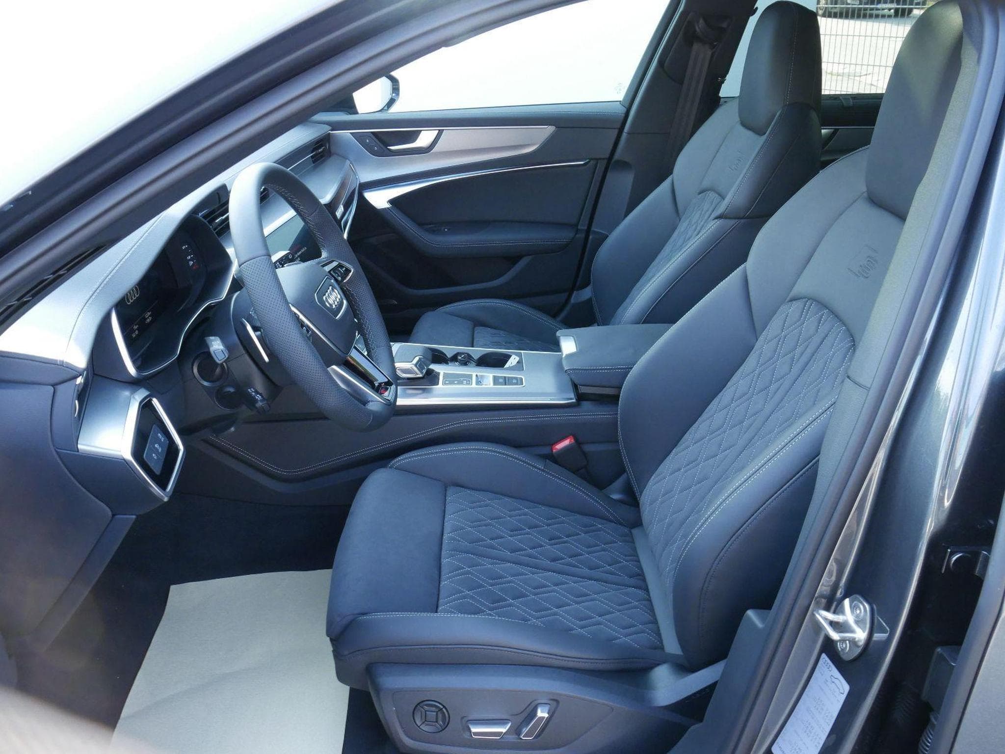 Audi S6 e-tron Avant TDI quattro (2024) - Photo 8