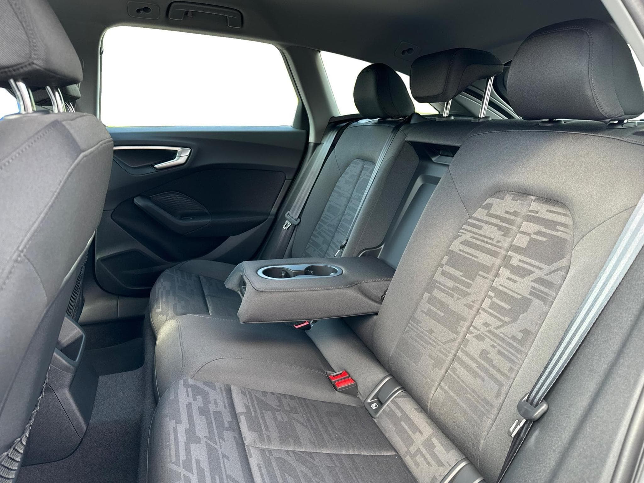 Audi A5 Avant Basis (2025) - Photo 14