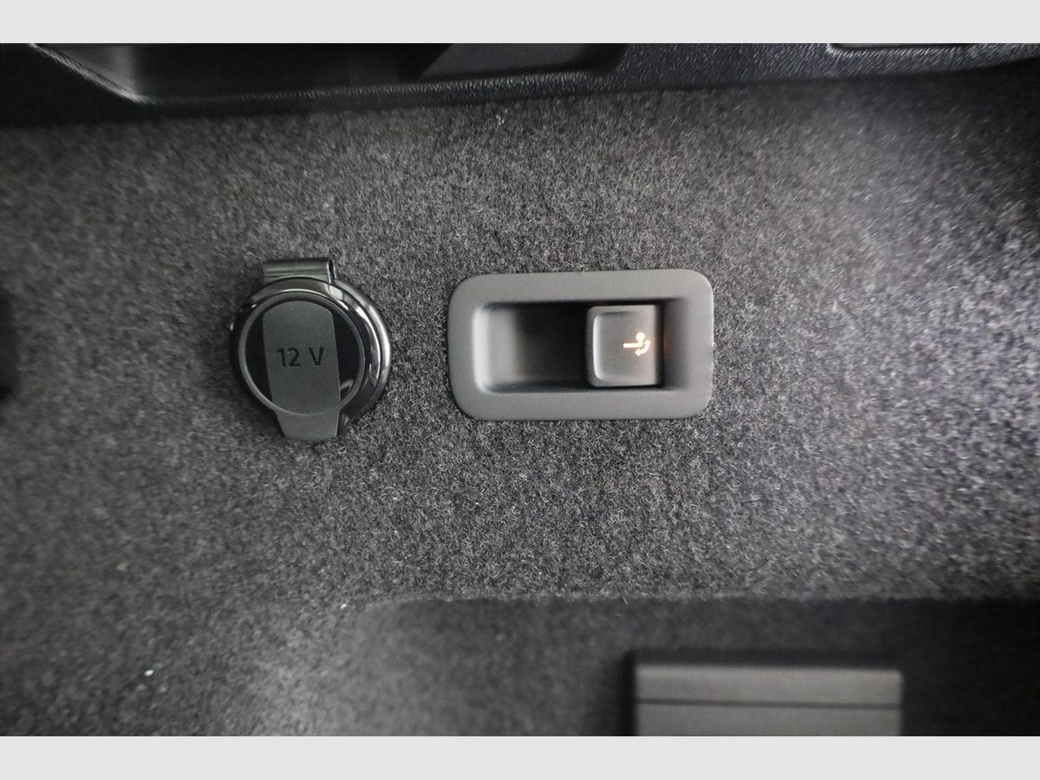 VW Tayron 1.5 TSI eHybrid 150 kW Life (2025) - Photo 12