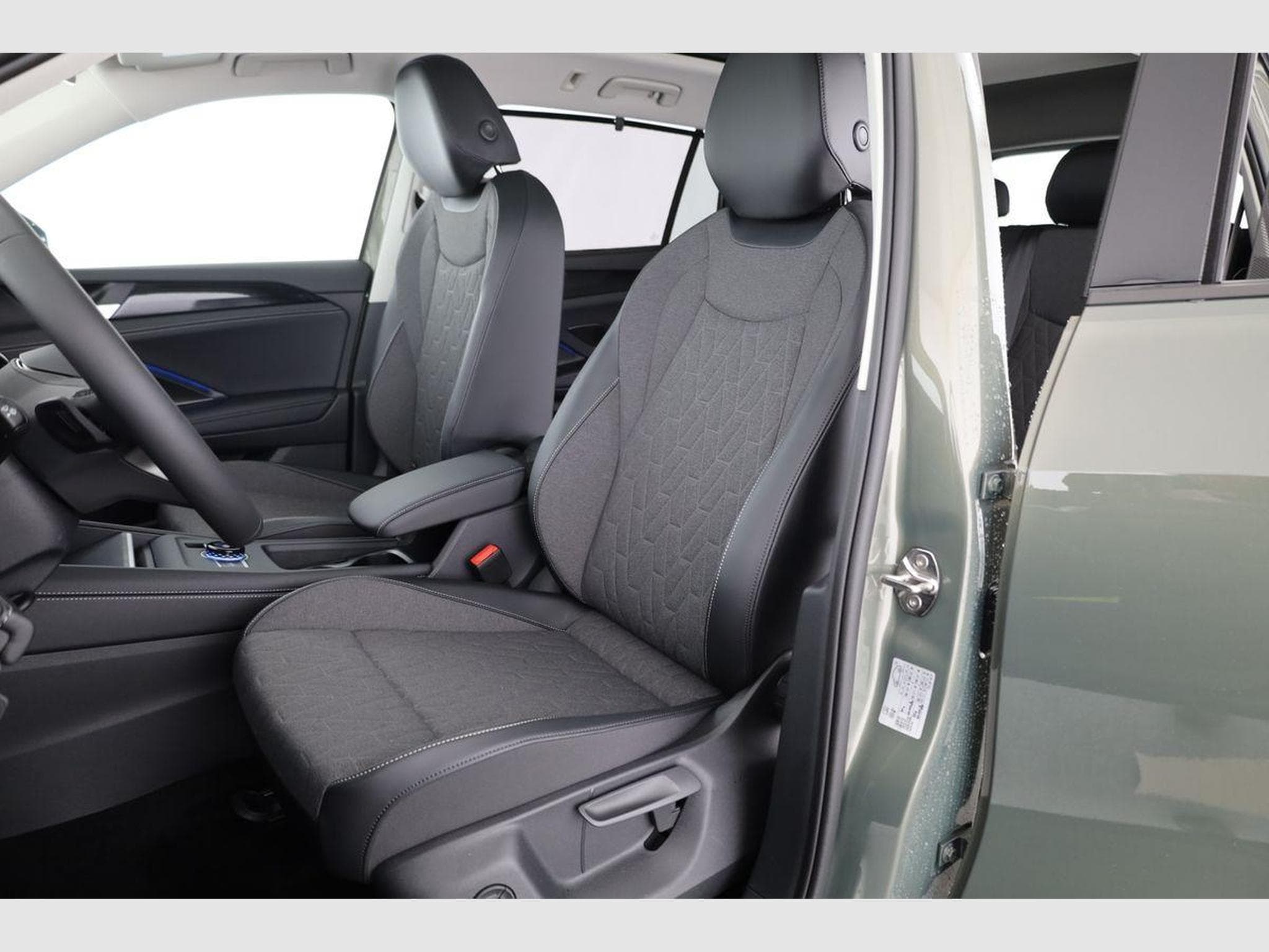 VW Tayron 1.5 TSI eHybrid 150 kW Life (2025) - Photo 9