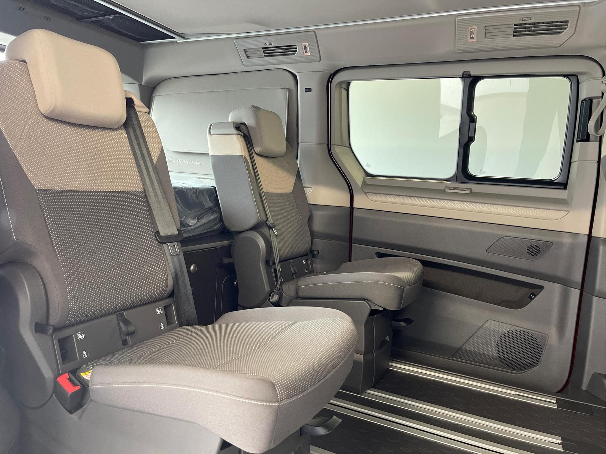 VW California Beach Camper (2025) - Photo 14