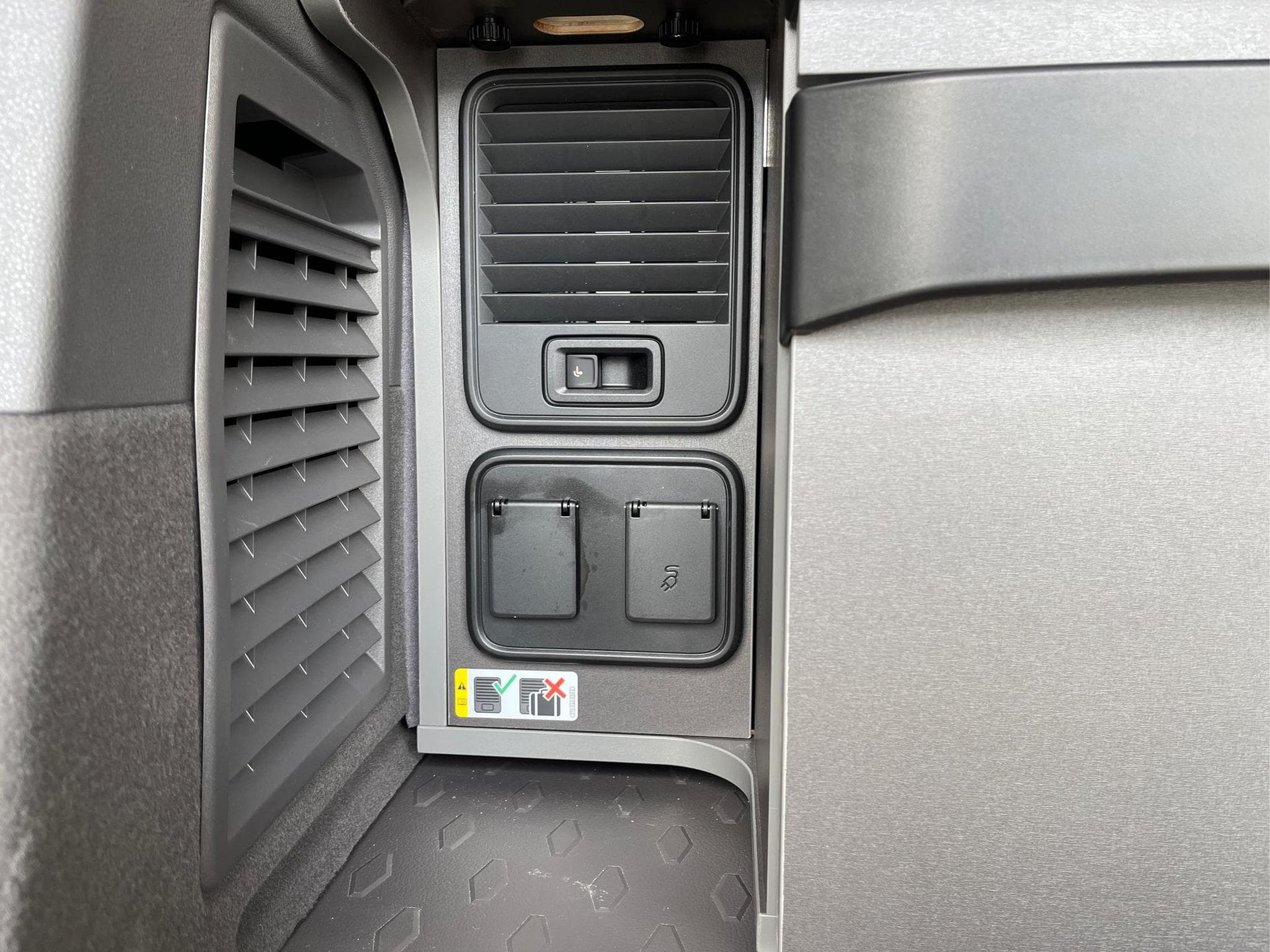 VW California Beach Camper (2025) - Photo 23