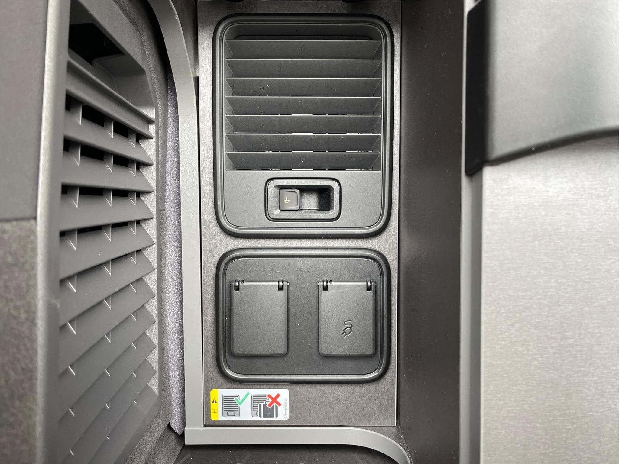 VW California Beach Camper (2025) - Photo 22