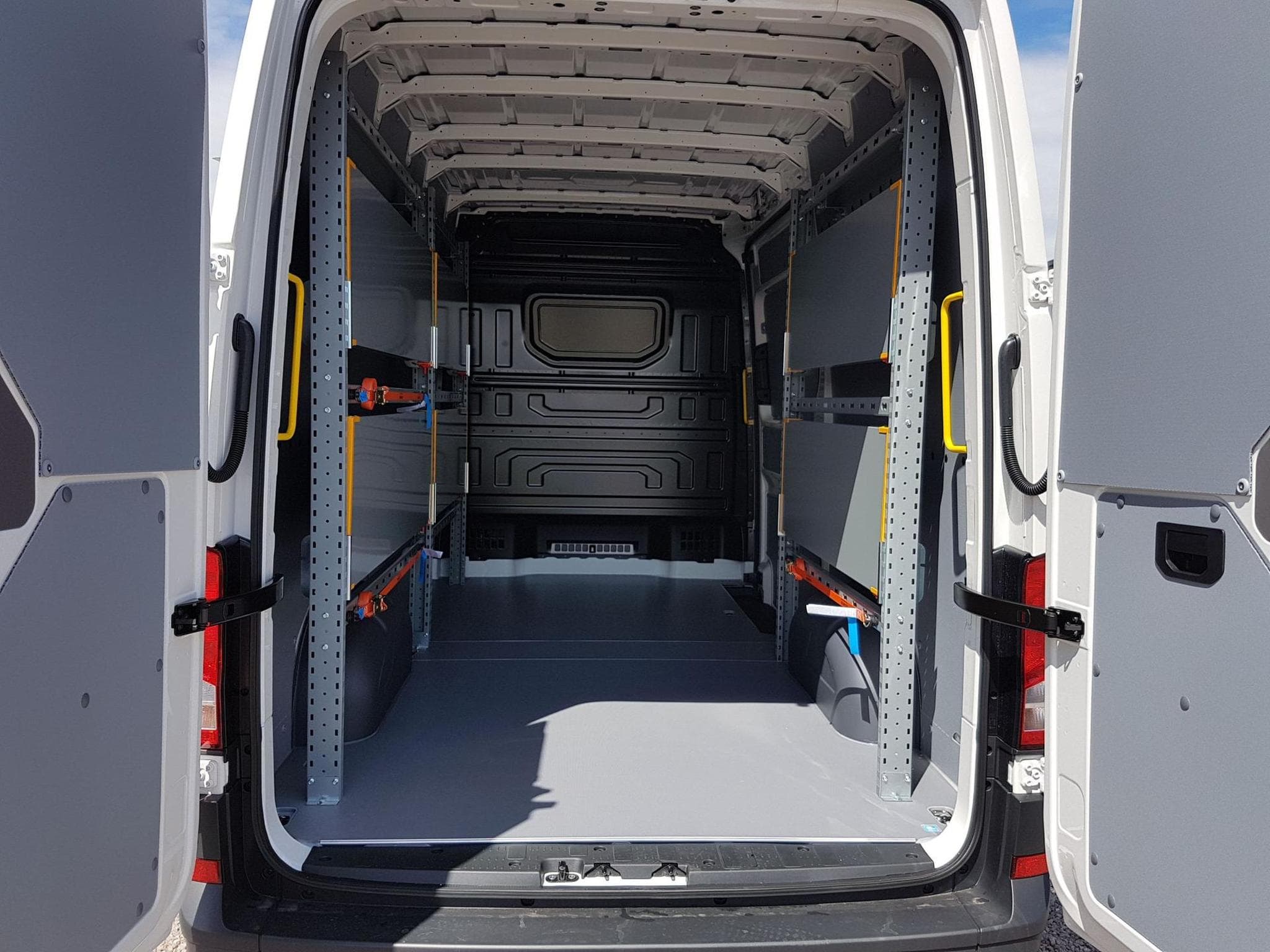 VW Crafter 35 L3H2 2.0 (2023) - Foto 11