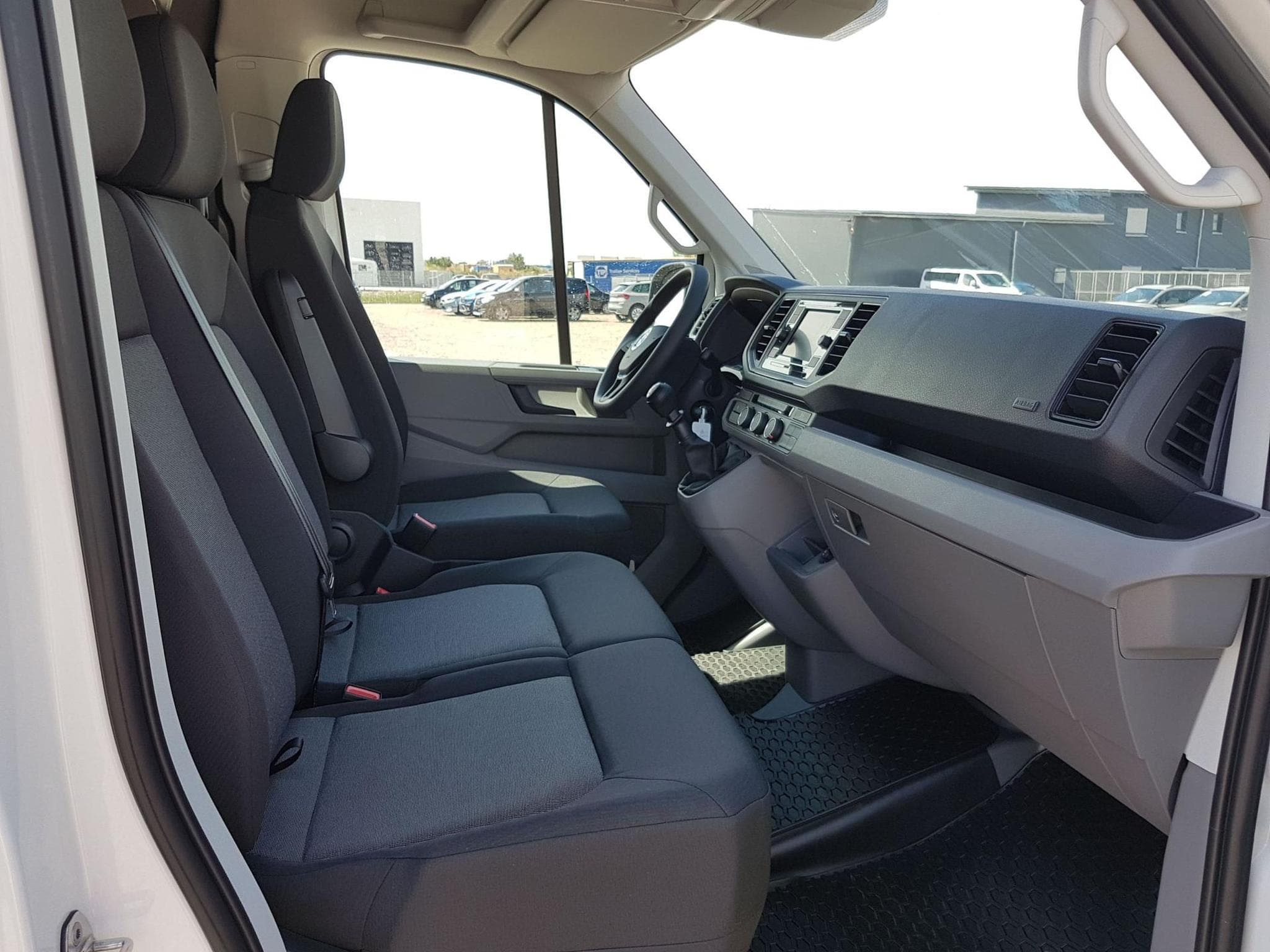 VW Crafter 35 L3H2 2.0 (2023) - Foto 15