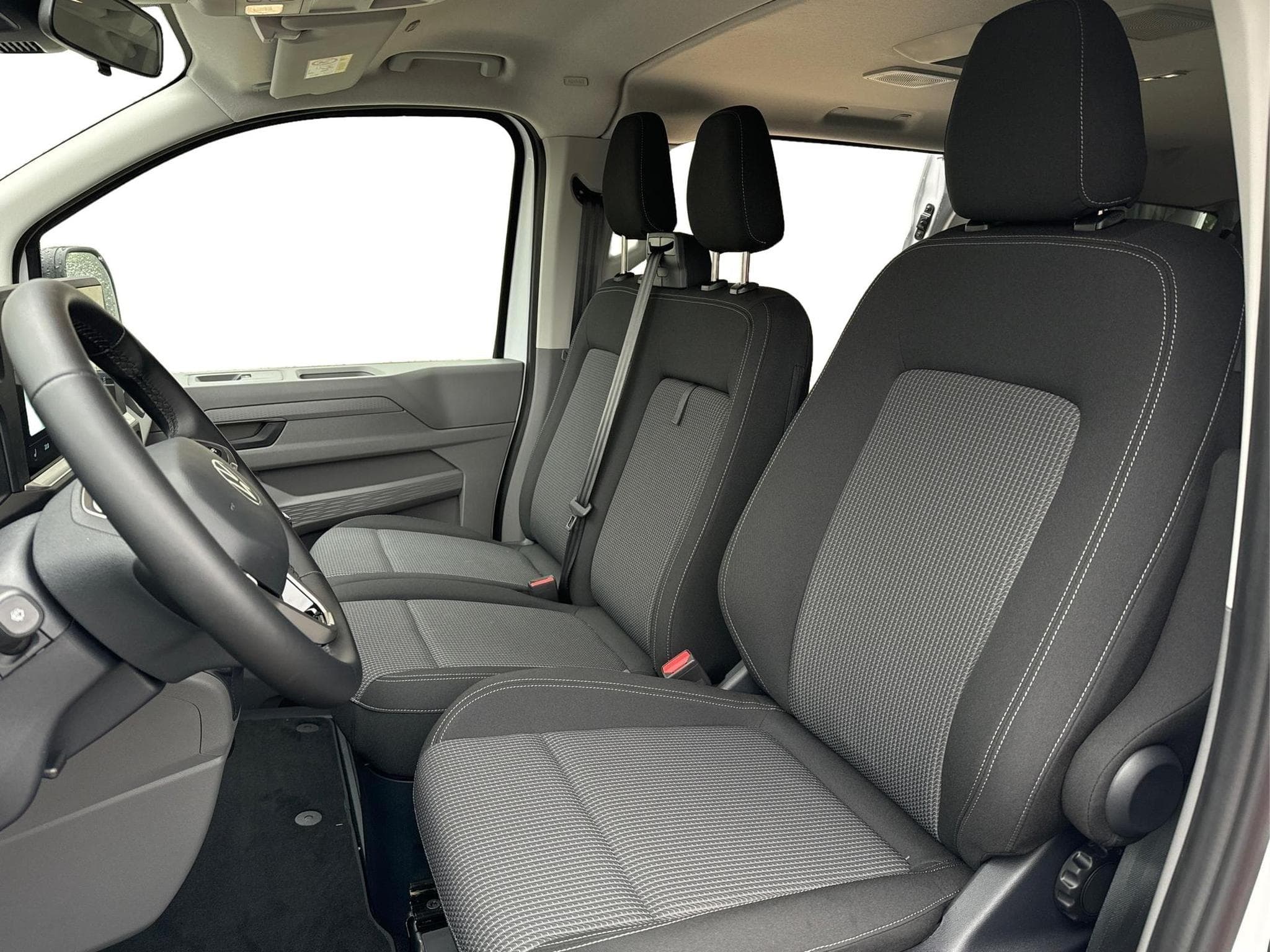 VW T7 Basis (2025) - Photo 16