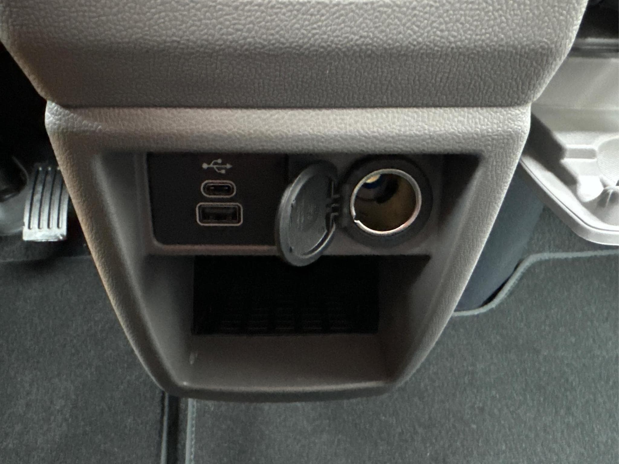 VW T7 Basis (2025) - Photo 21