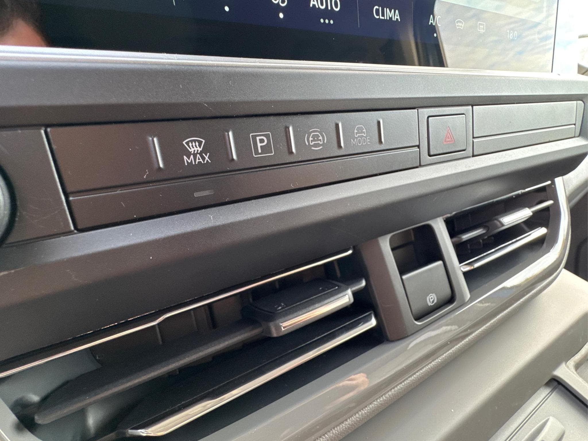 VW T7 Style (2025) - Photo 11