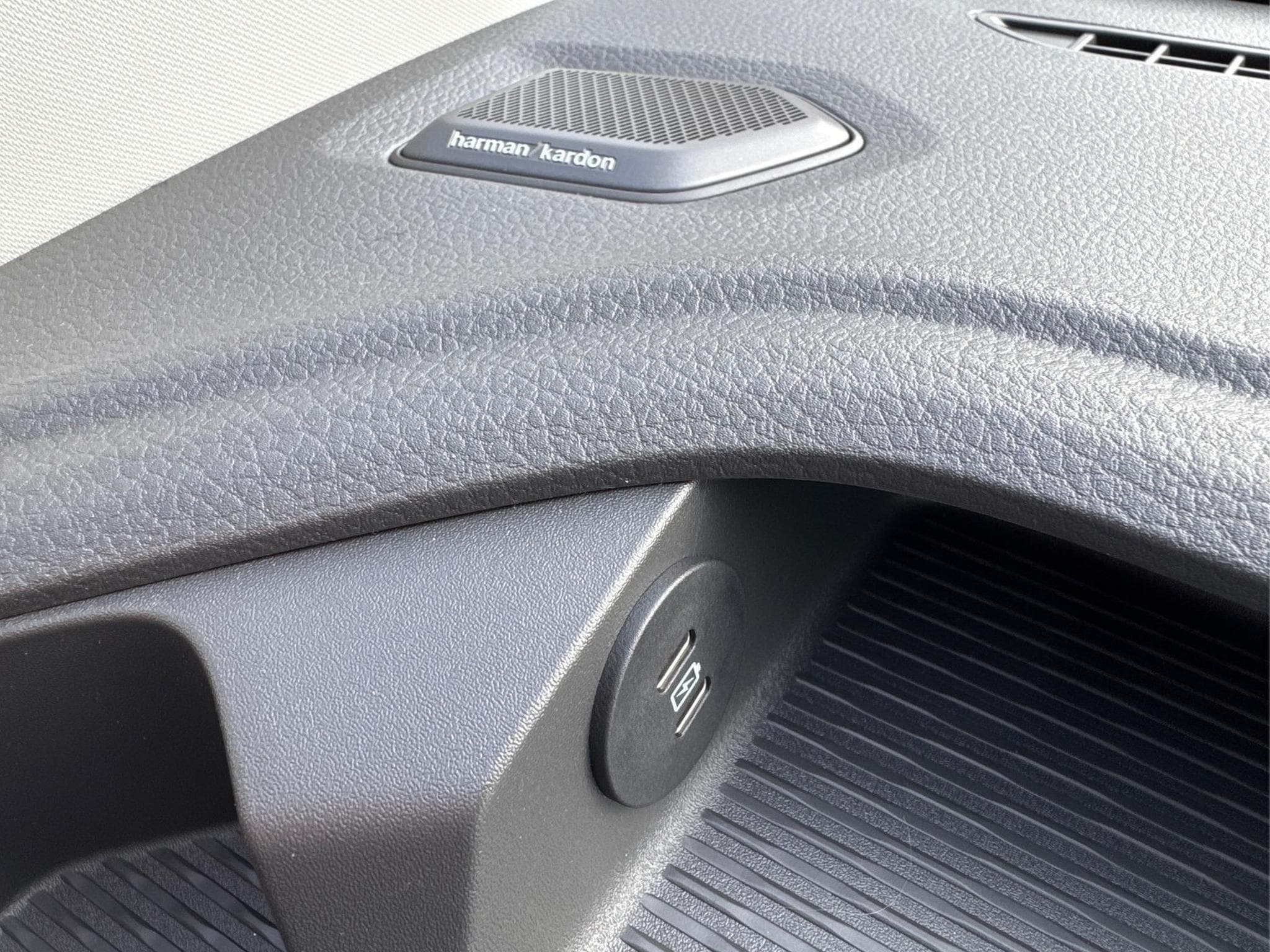 VW T7 Style (2025) - Photo 19