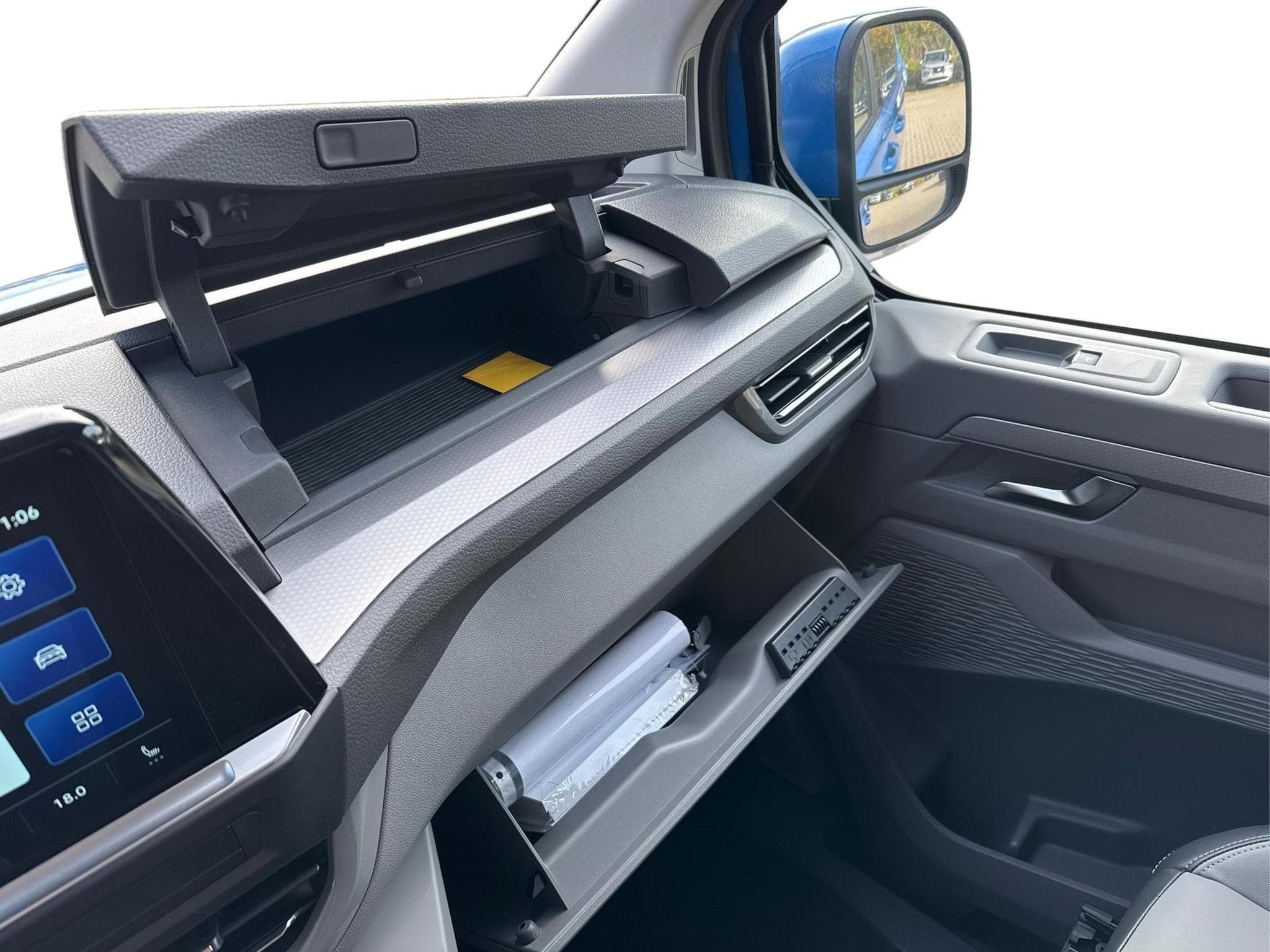 VW T7 Style (2025) - Photo 21