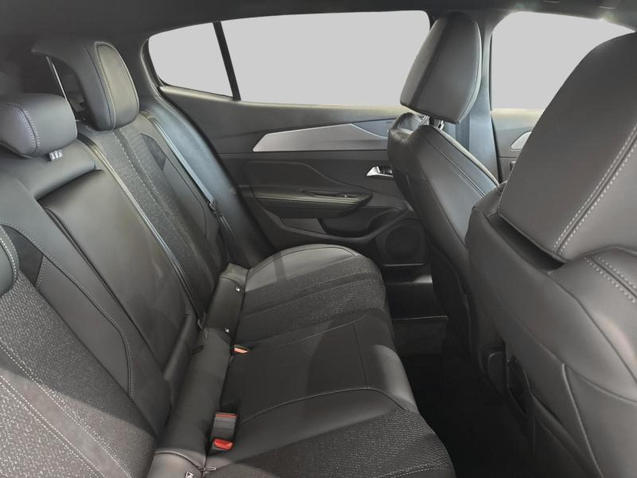 Peugeot 408 GT Plug-In Hybrid 225 EAT8 (2025) - Photo 10