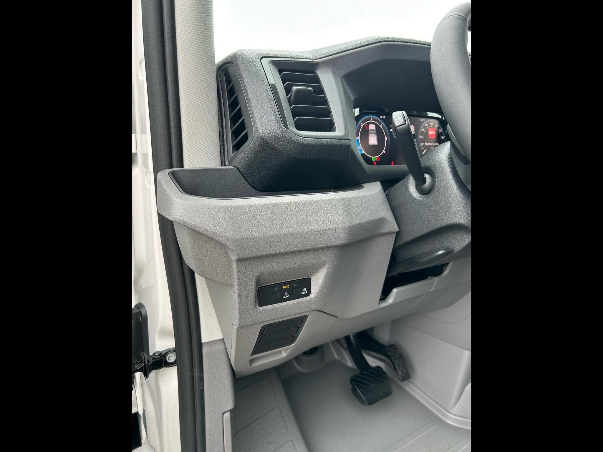 VW Crafter 35 2.0 TDI (2025) - Foto 4