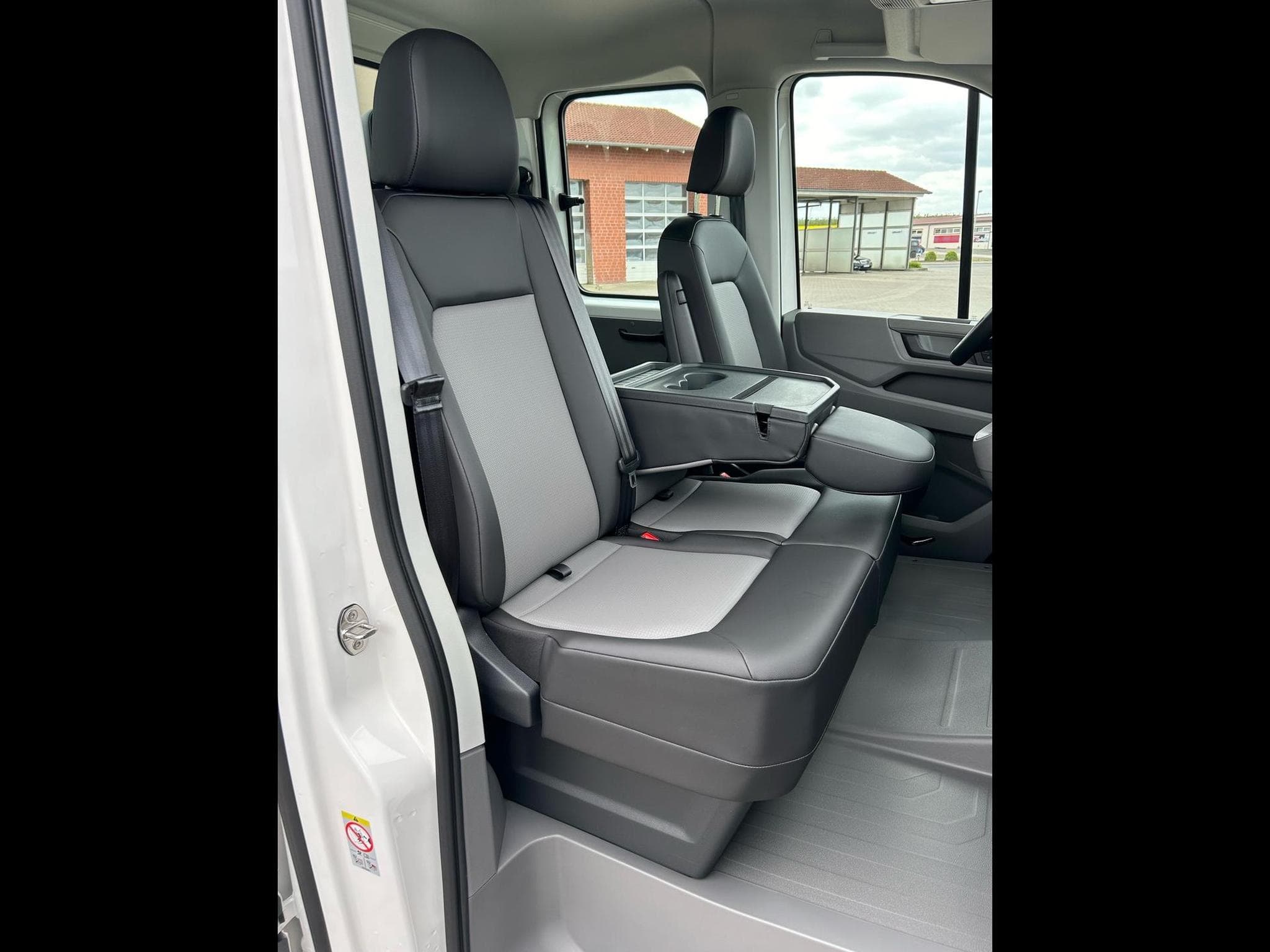 VW Crafter 35 2.0 TDI (2025) - Foto 6