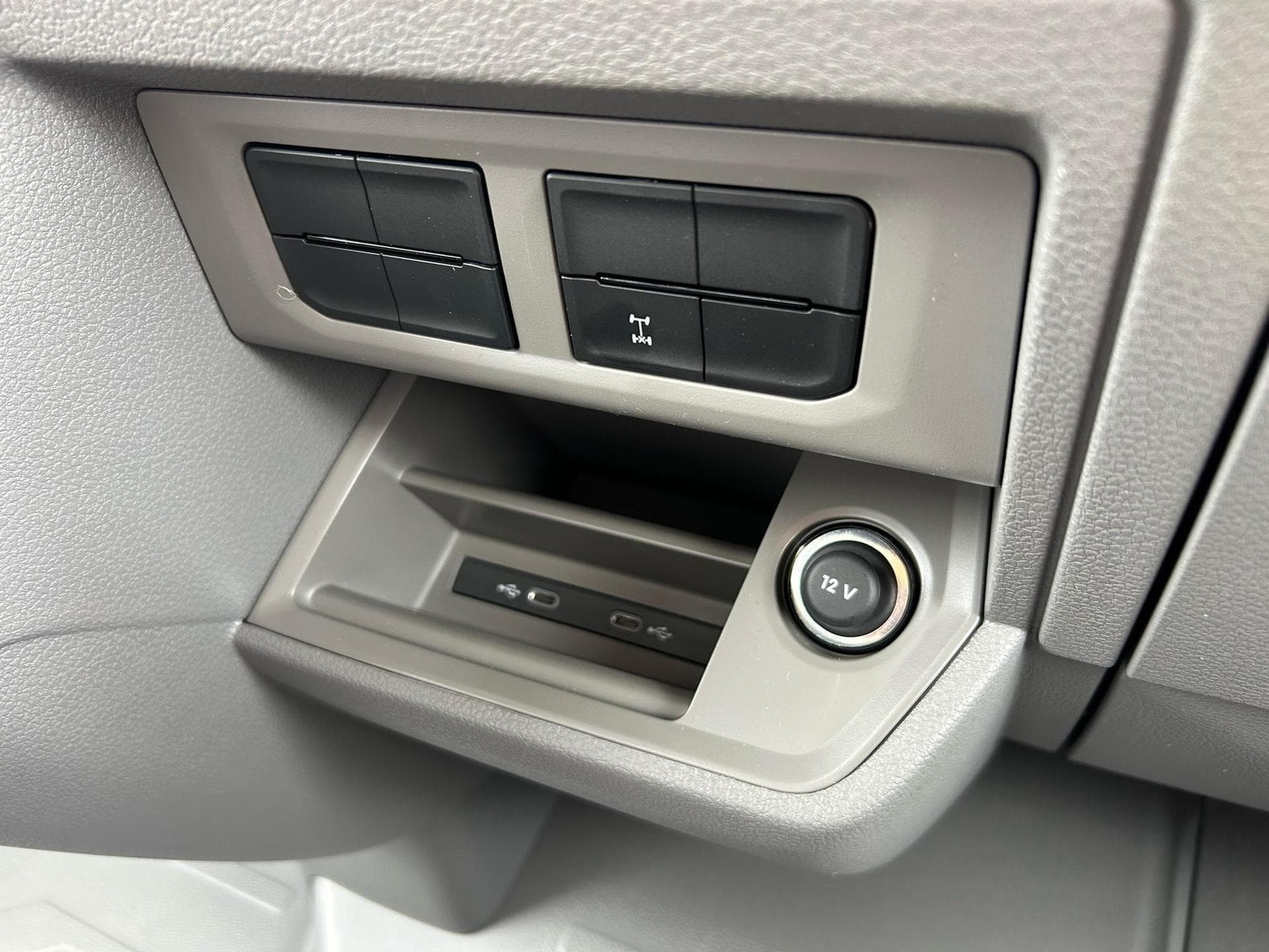 VW Crafter 35 2.0 TDI (2025) - Foto 9