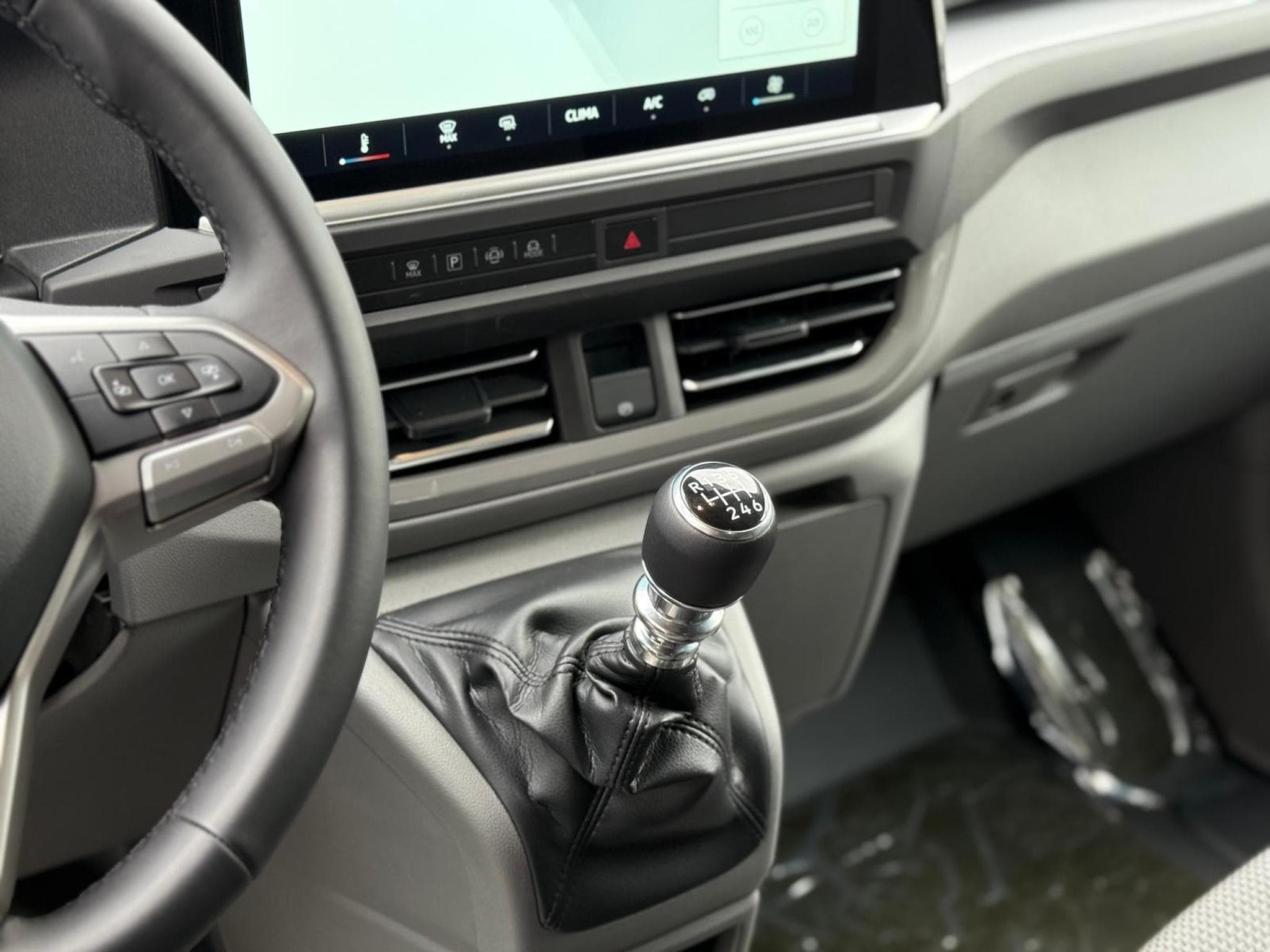 VW T7 Transporter L1 2.0 (2025) - Foto 10