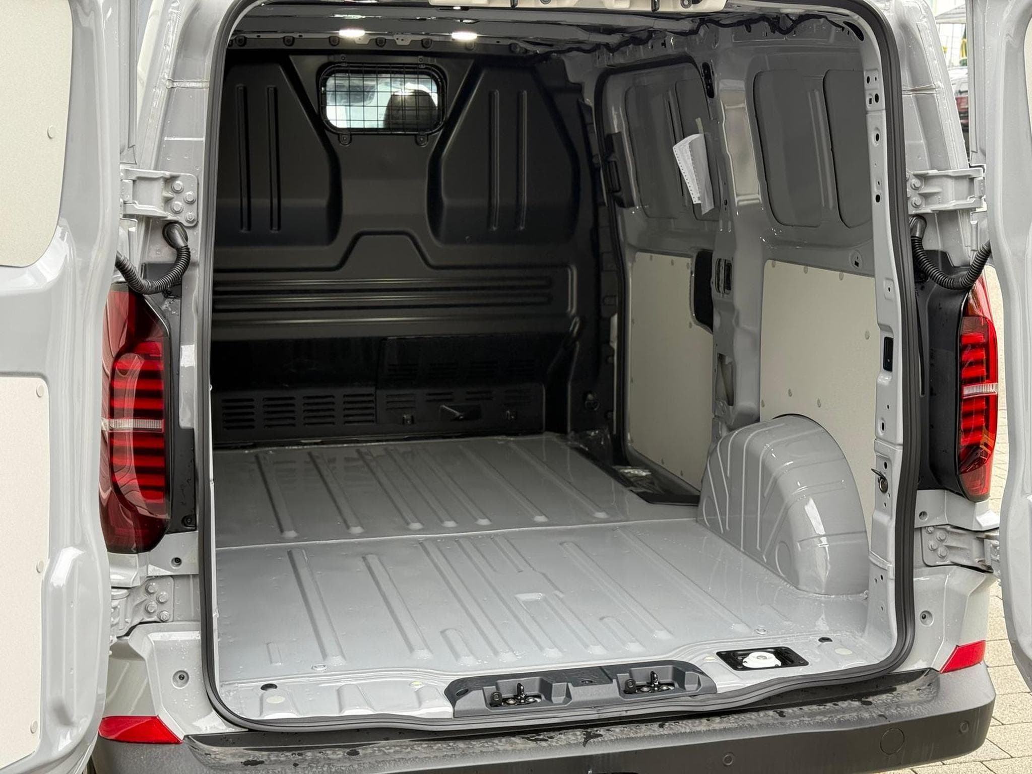 VW T7 Transporter L1 2.0 (2025) - Foto 13