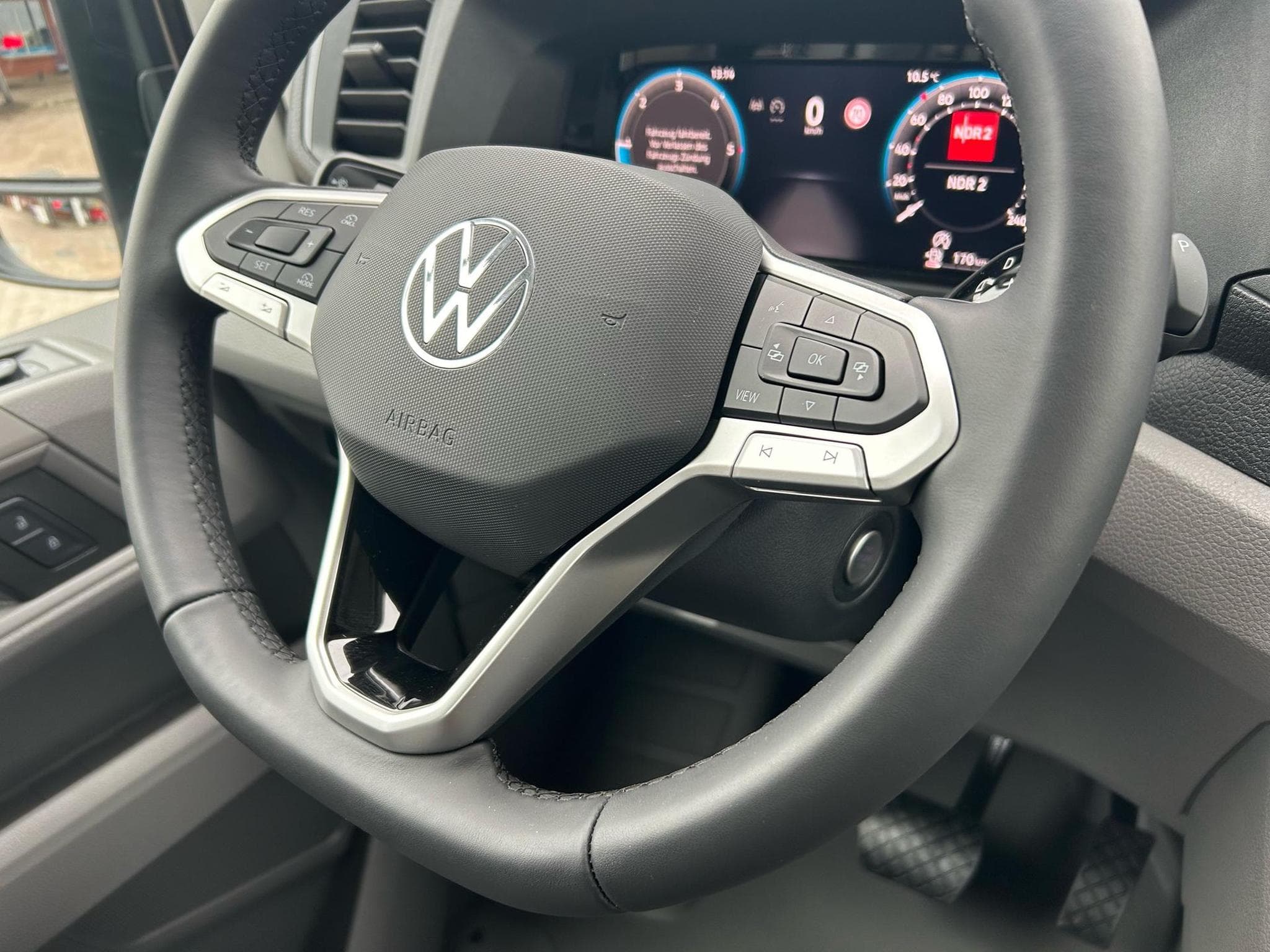 VW Crafter 35 2.0 TDI (2025) - Foto 8