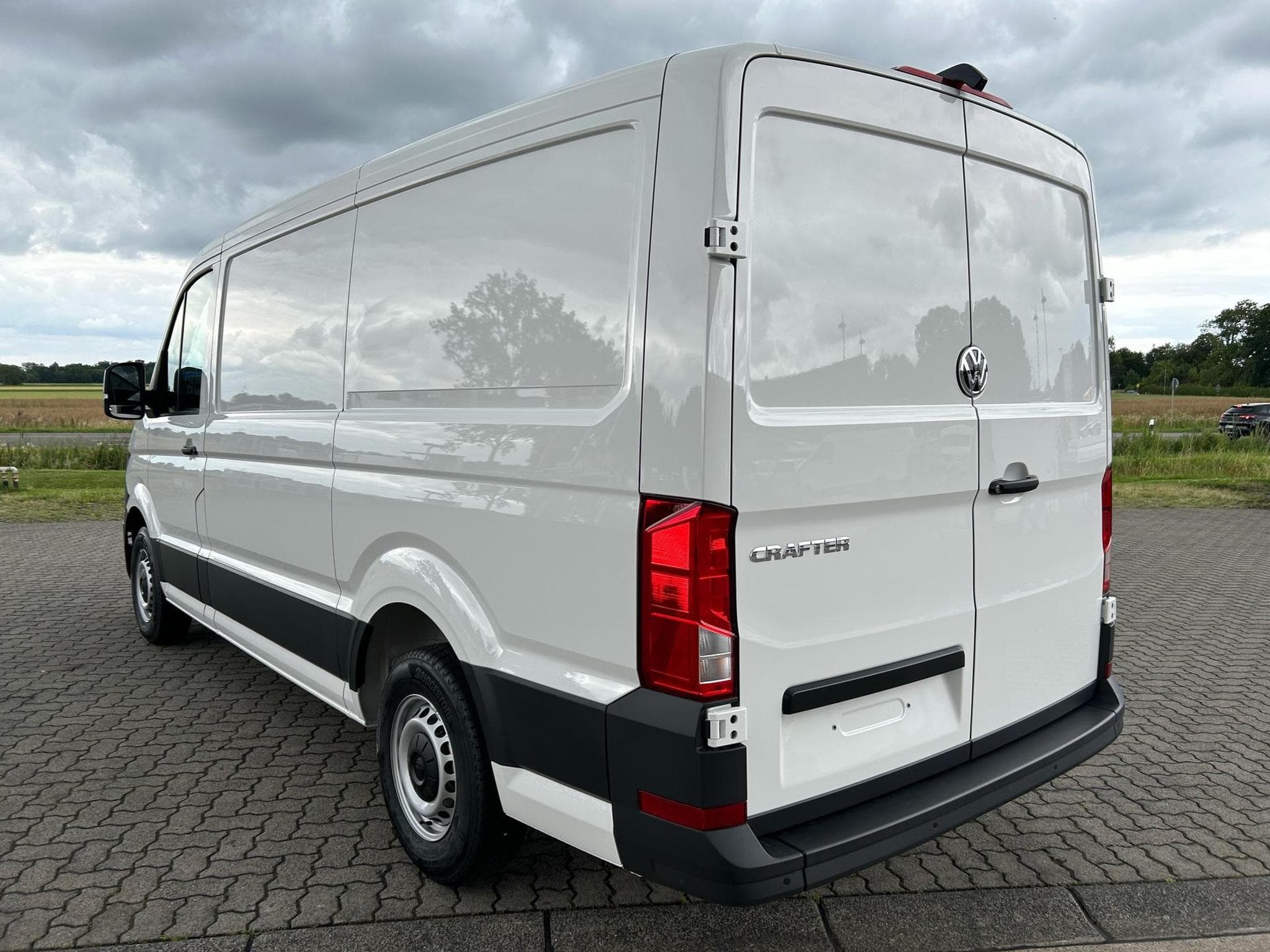 VW Crafter 30 2.0 TDI (2024) - Foto 16