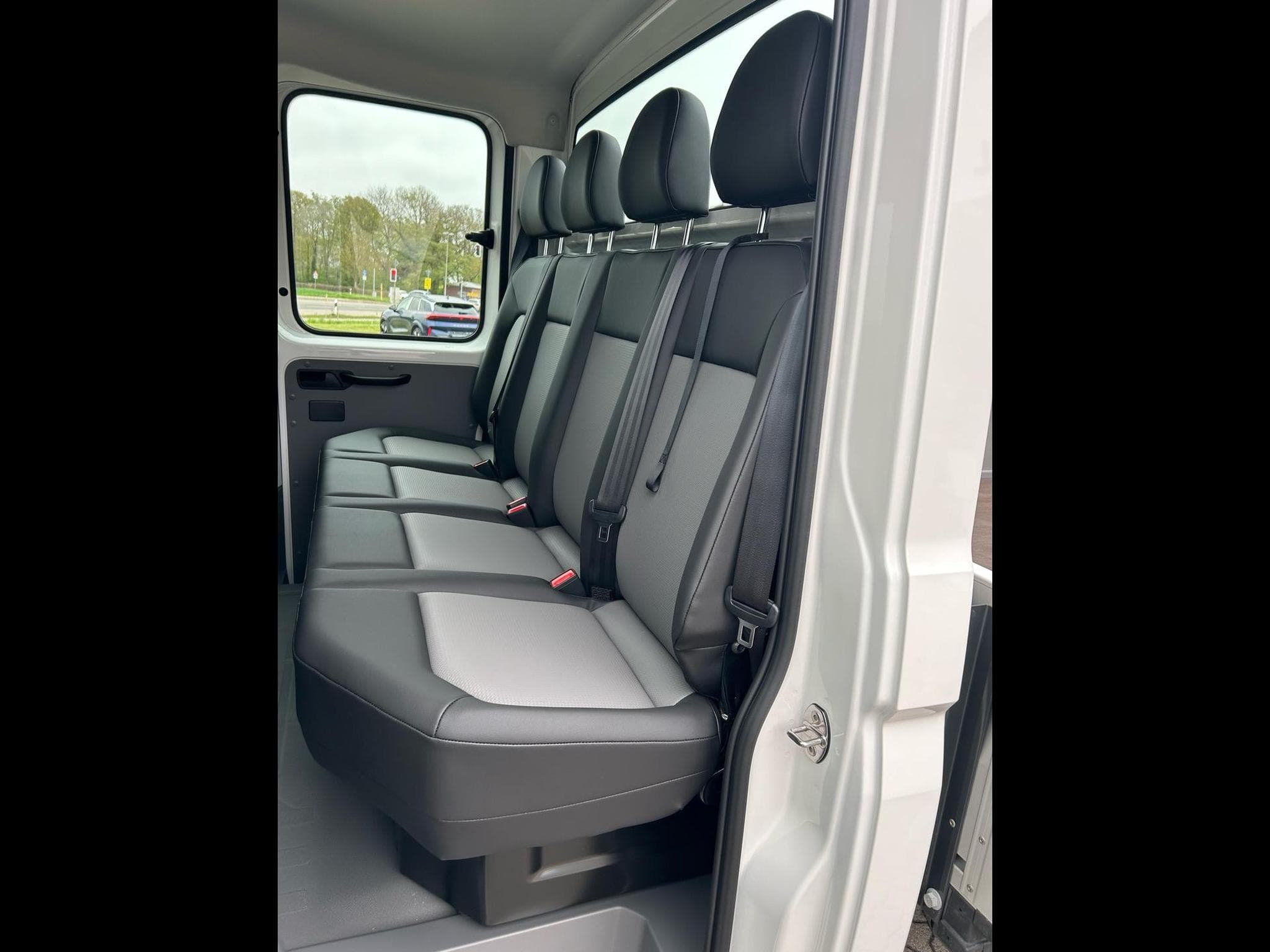 VW Crafter 35 2.0 TDI (2025) - Foto 15