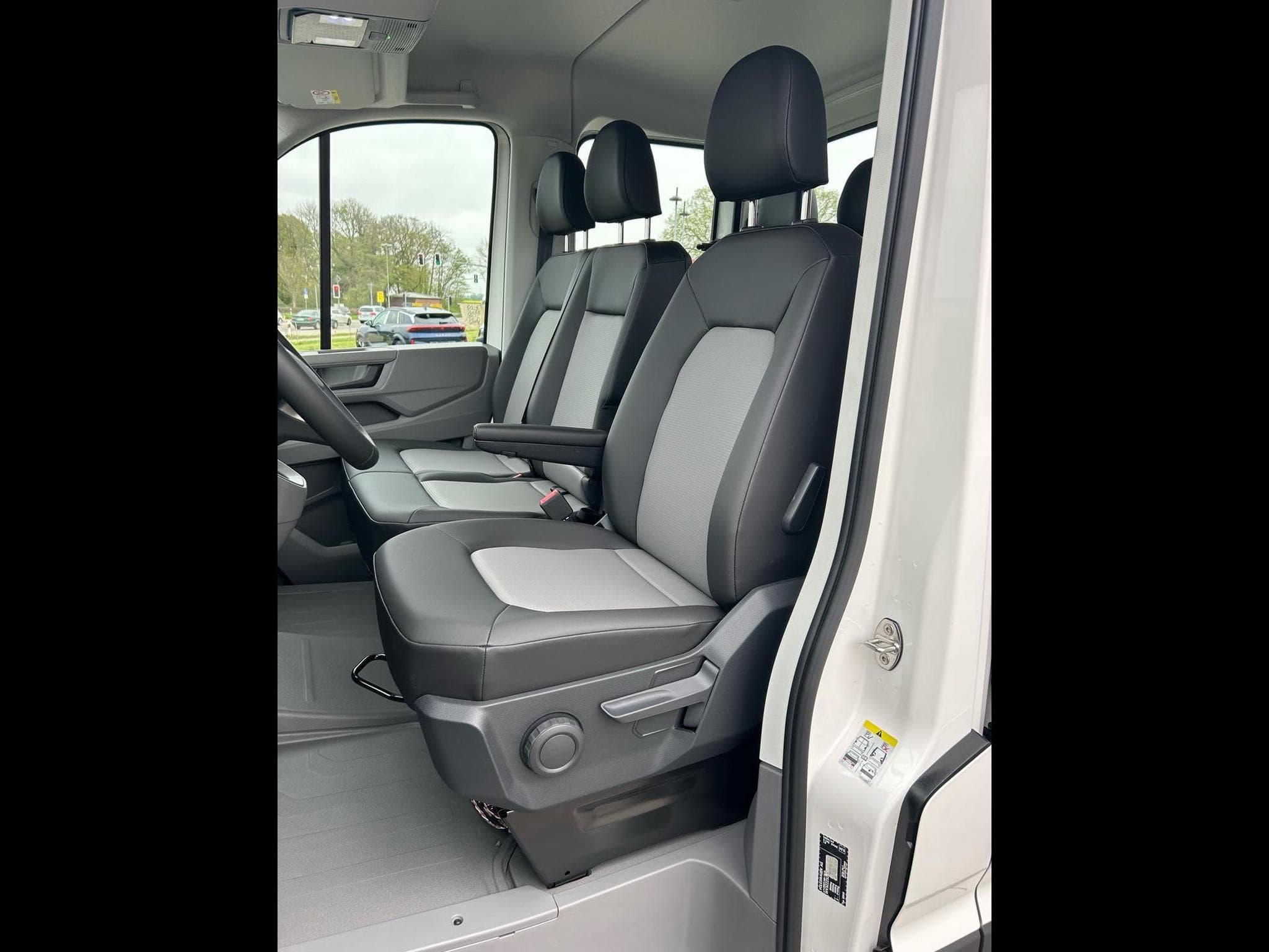 VW Crafter 35 2.0 TDI (2025) - Foto 5