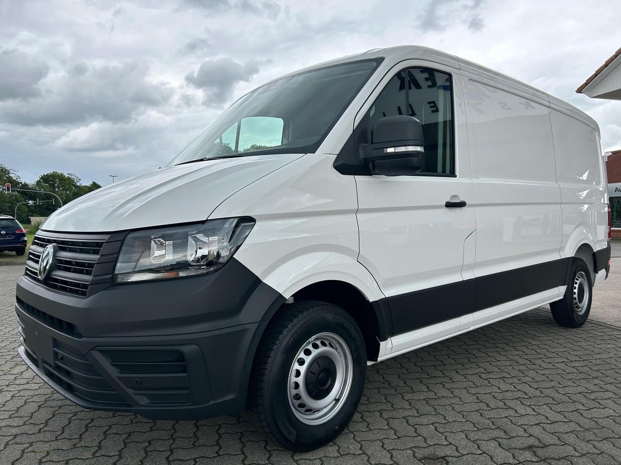 VW Crafter 35 2.0 TDI (2024) - Foto 1