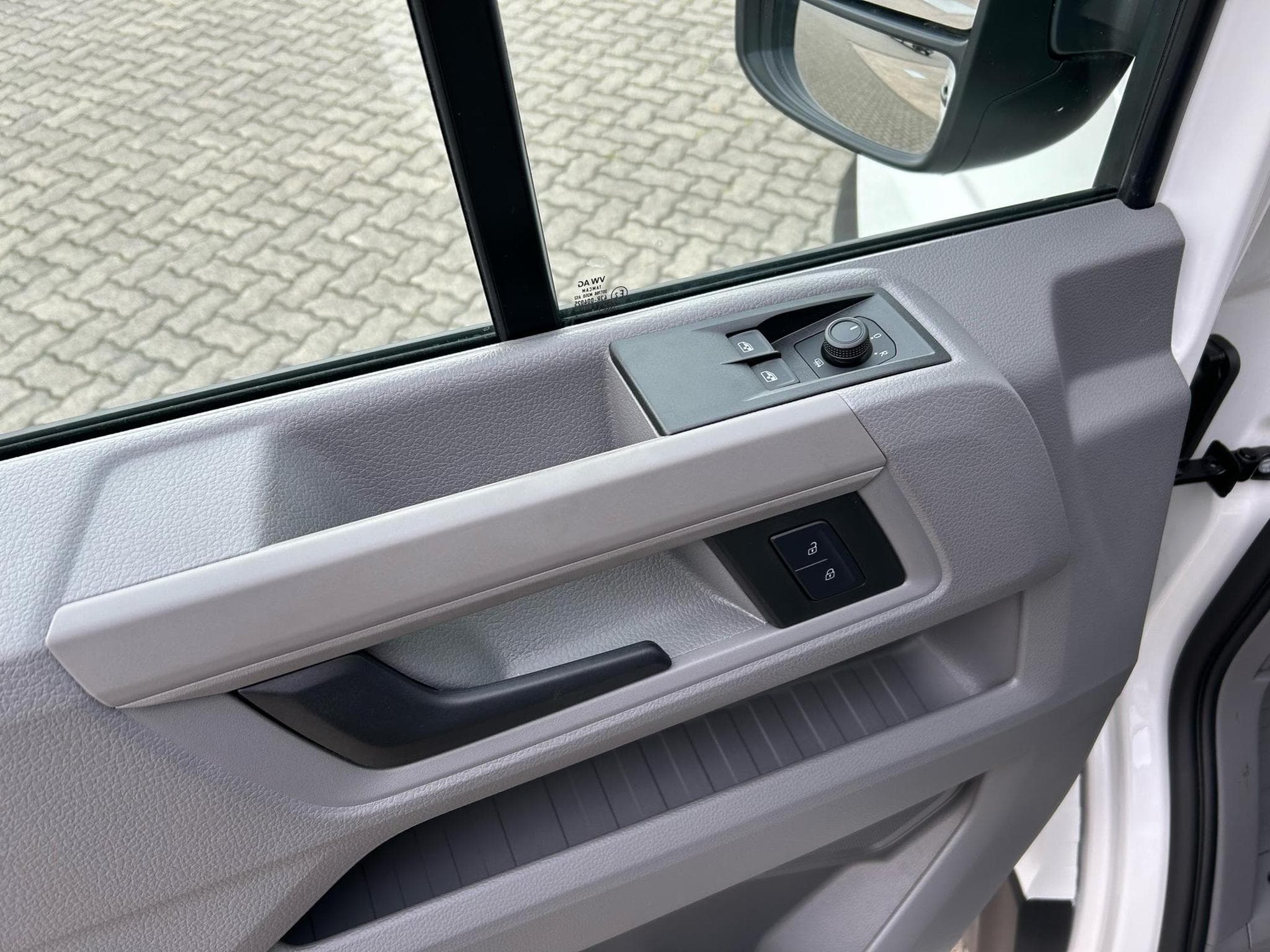 VW Crafter 35 2.0 TDI (2024) - Foto 3