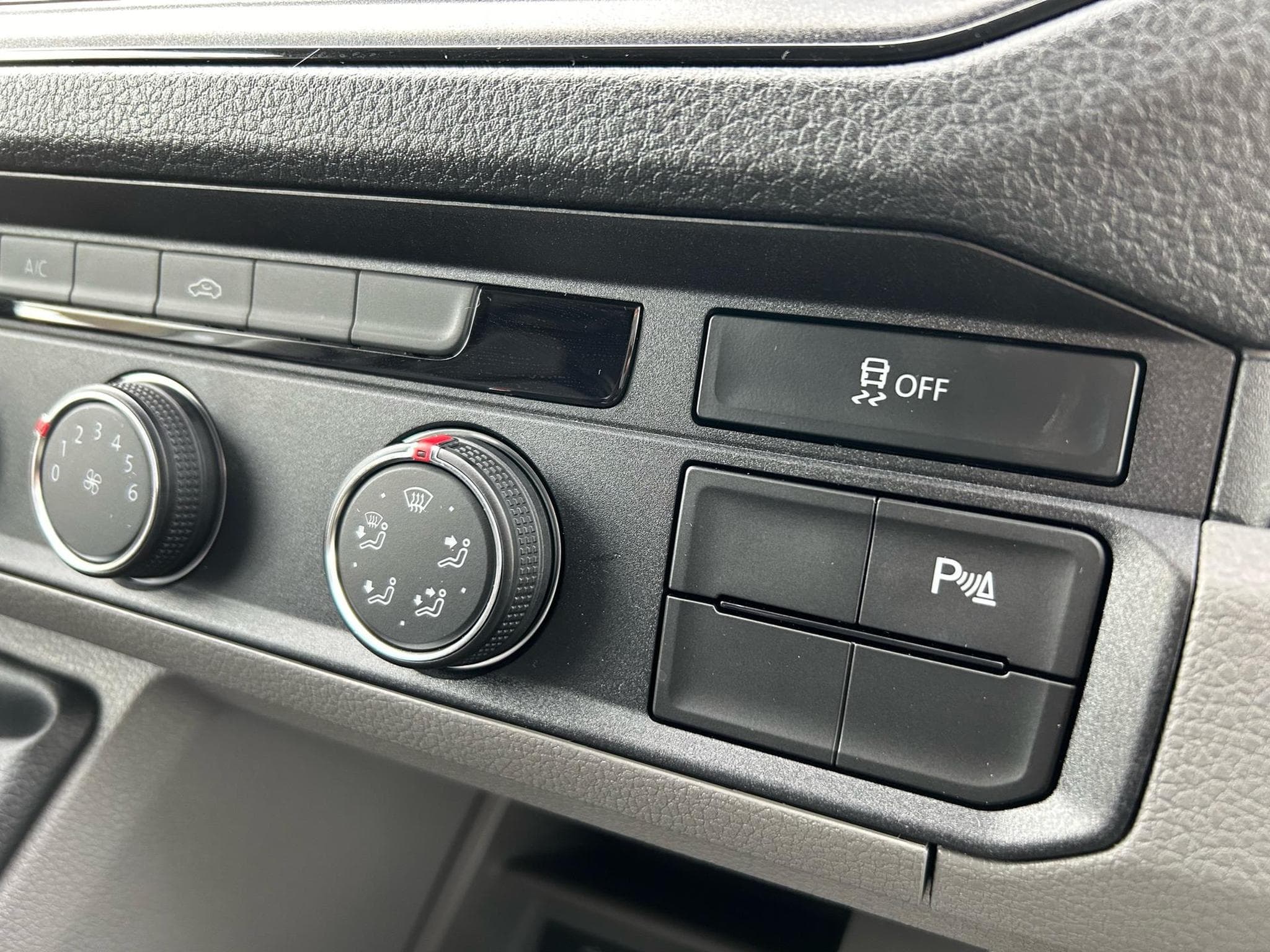 VW Crafter 30 2.0 TDI (2024) - Foto 10