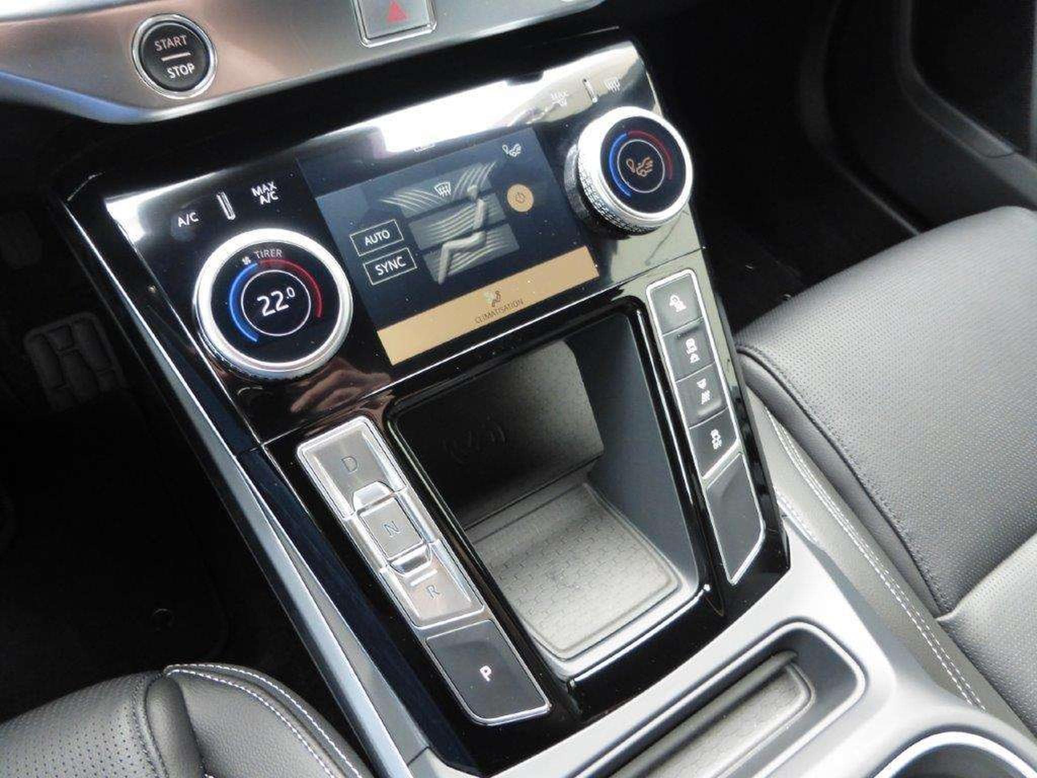 Jaguar I-Pace R-Dynamic SE AWD (2023) - Photo 16