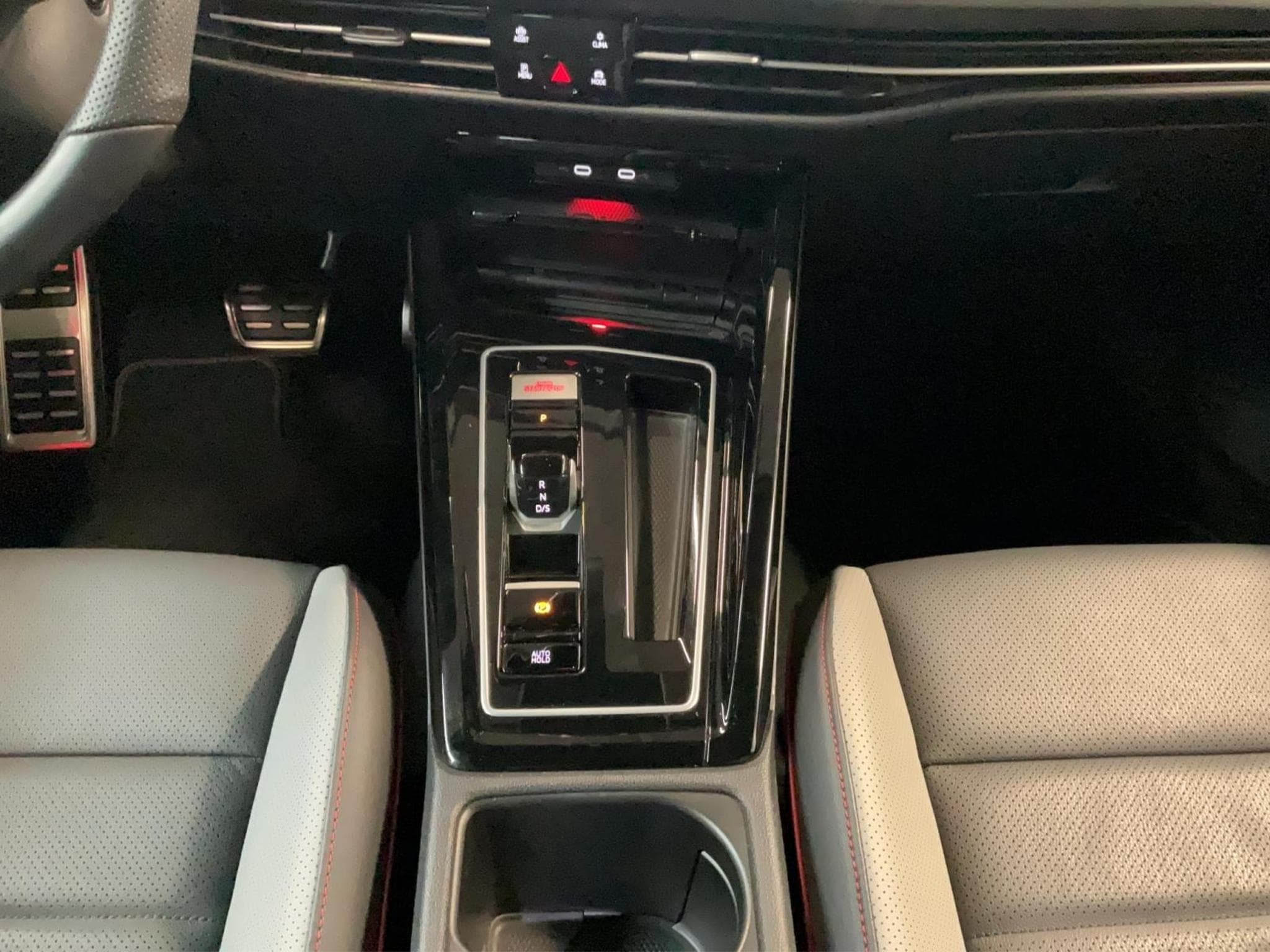 VW Golf GTI+DSG+LED+NAVI+DIGI+ (2024) - Foto 12