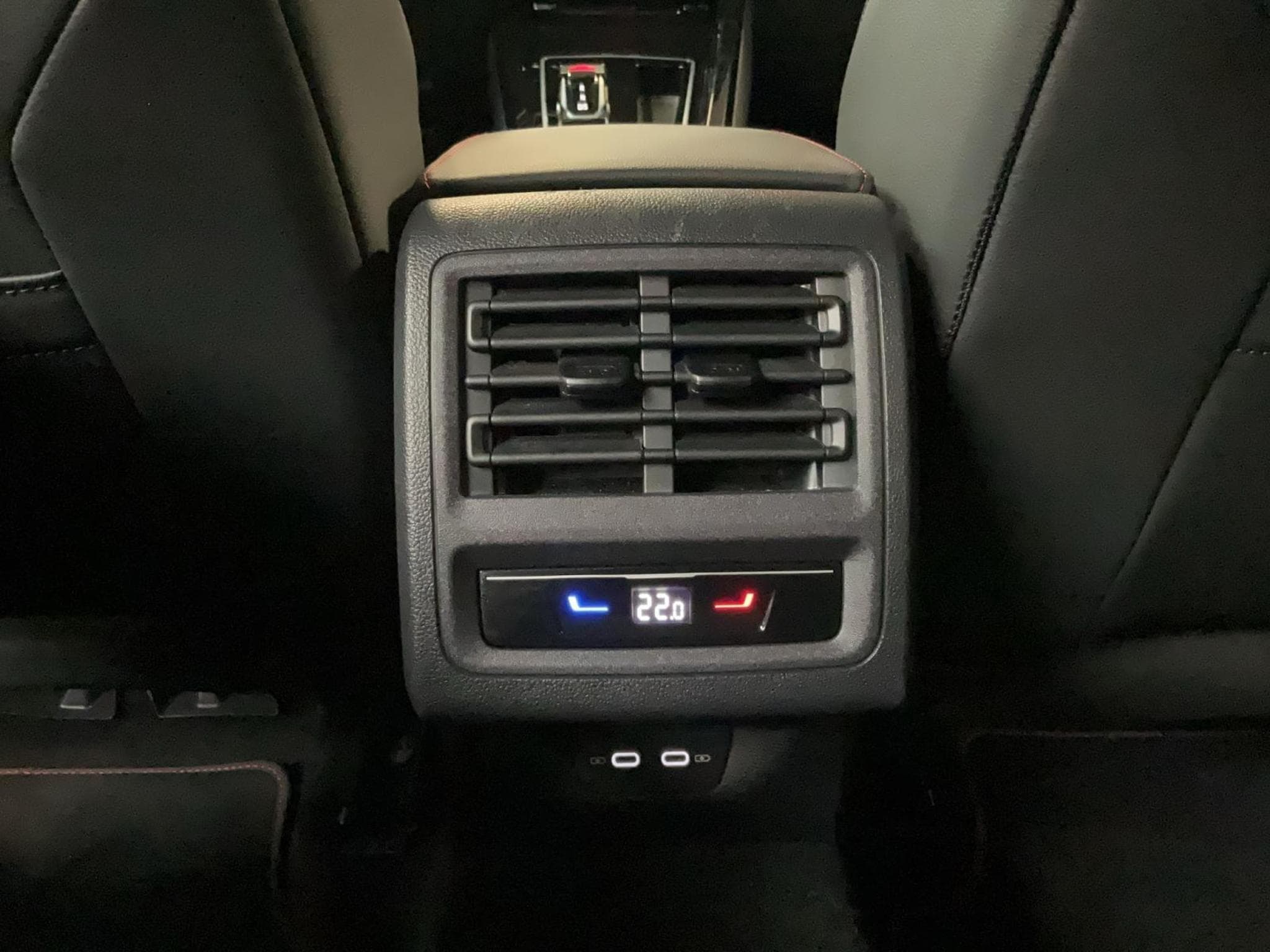 VW Golf GTI+DSG+LED+NAVI+DIGI+ (2024) - Foto 19