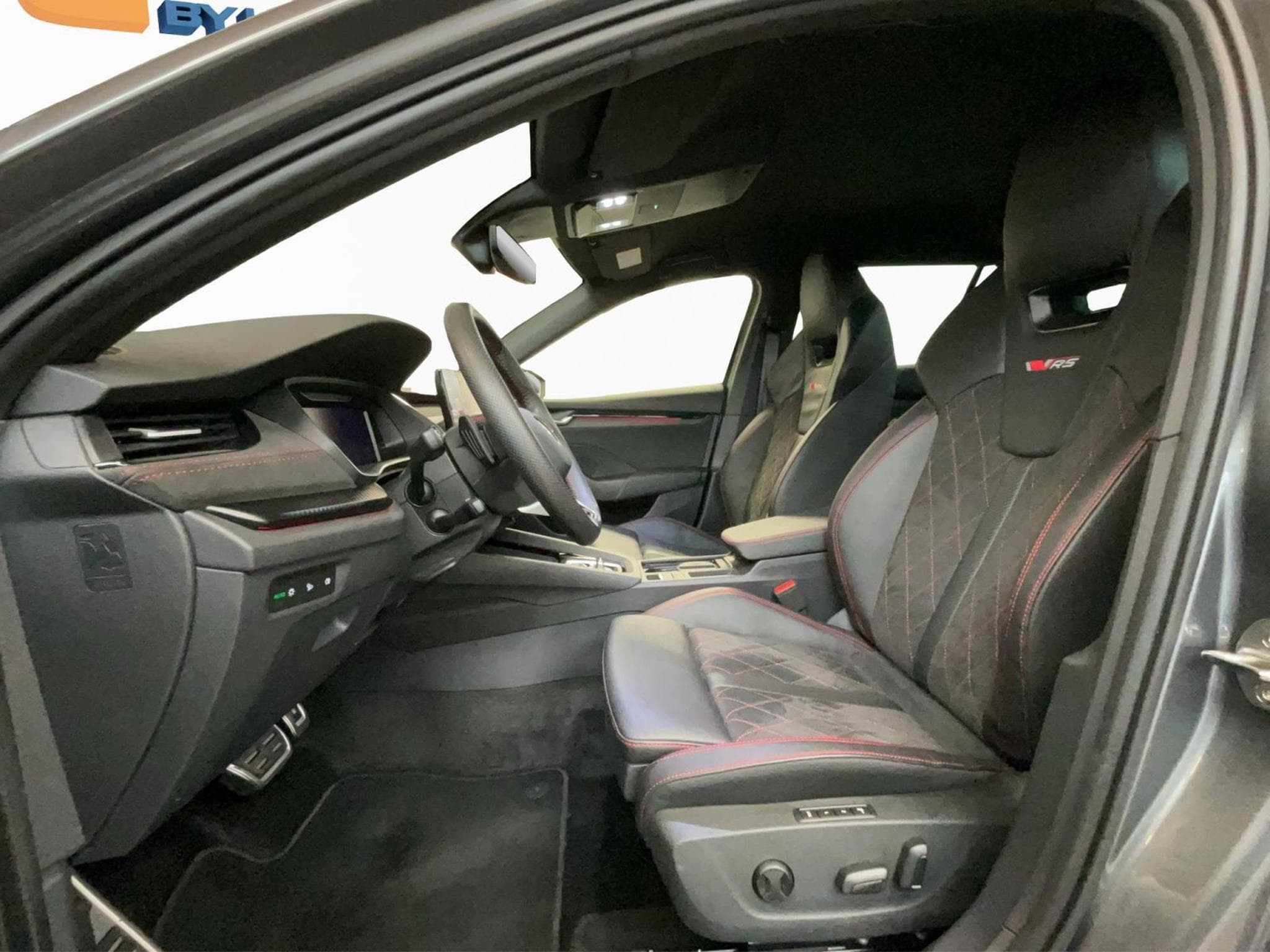 Skoda Octavia RS+DSG+LED+NAVI+Design-Sueda (2024) - Photo 9