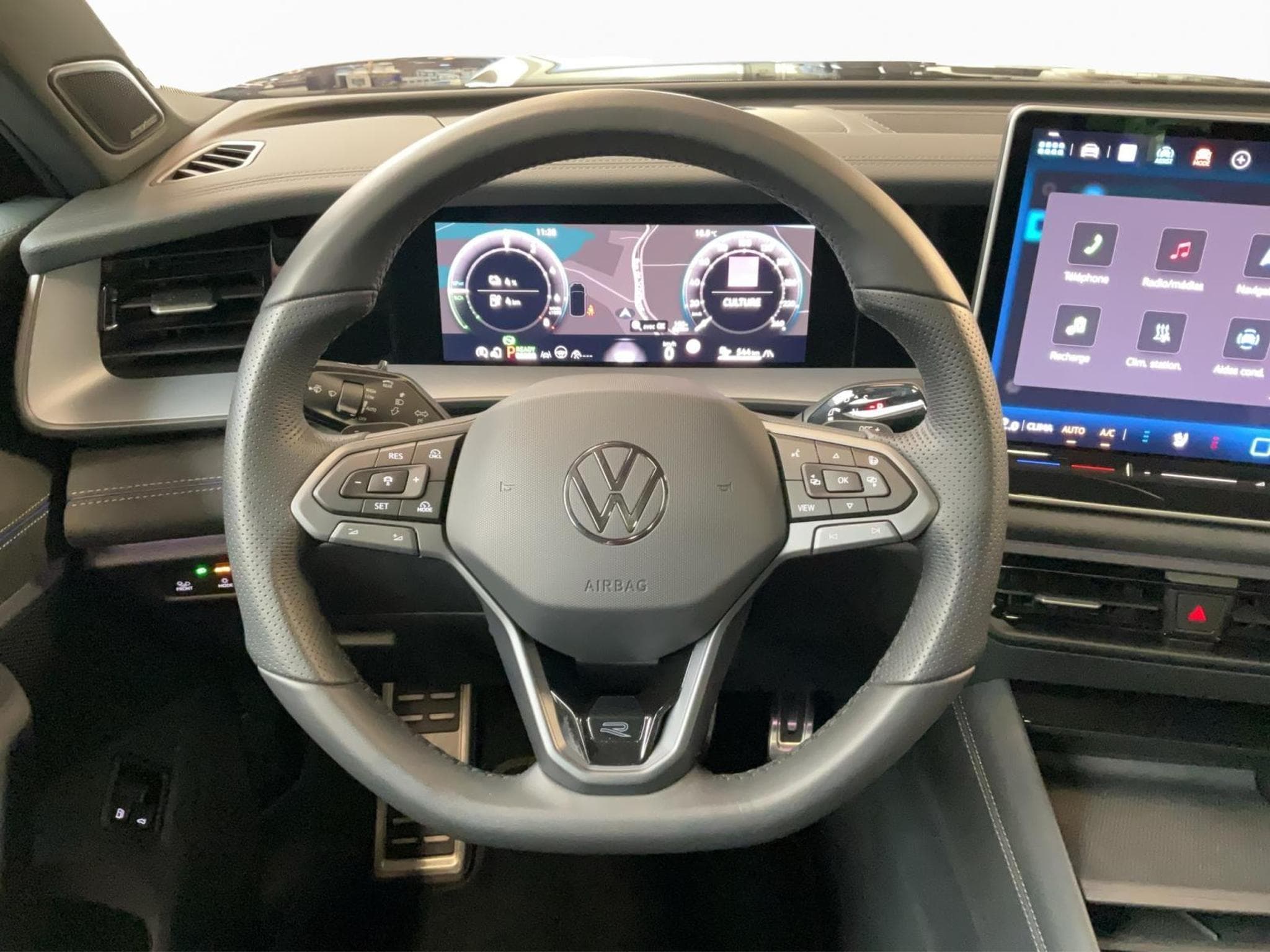 VW Tayron R-Line+PHEV+Black-Style+Pano+AHK (2025) - Photo 10