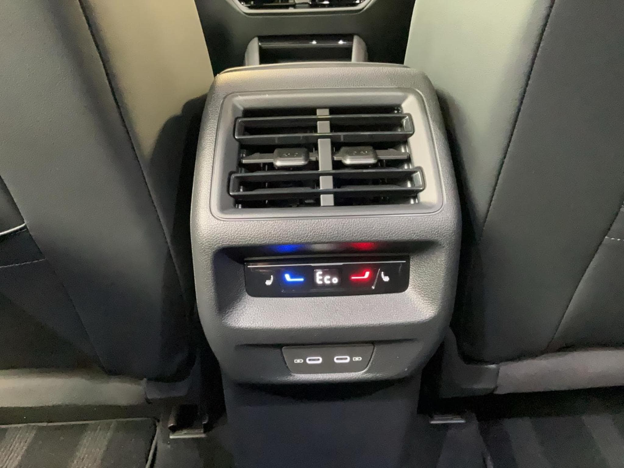 VW Tayron R-Line+PHEV+Black-Style+Pano+AHK (2025) - Photo 17