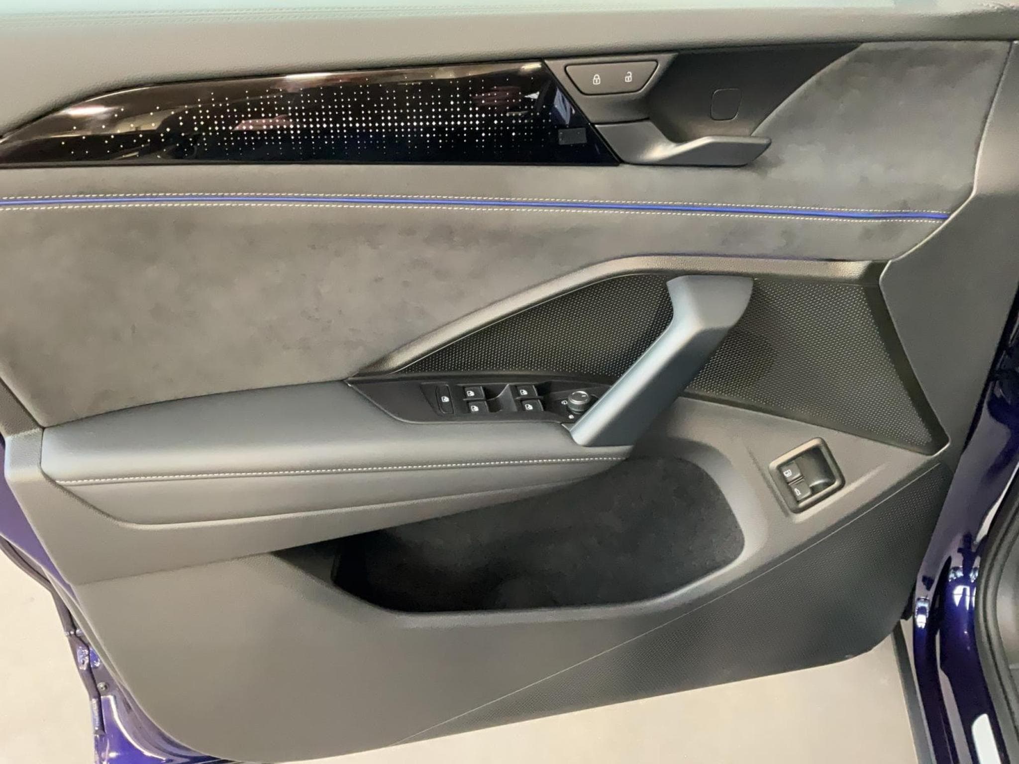 VW Tayron R-Line+PHEV+Black-Style+Pano+AHK (2025) - Photo 8