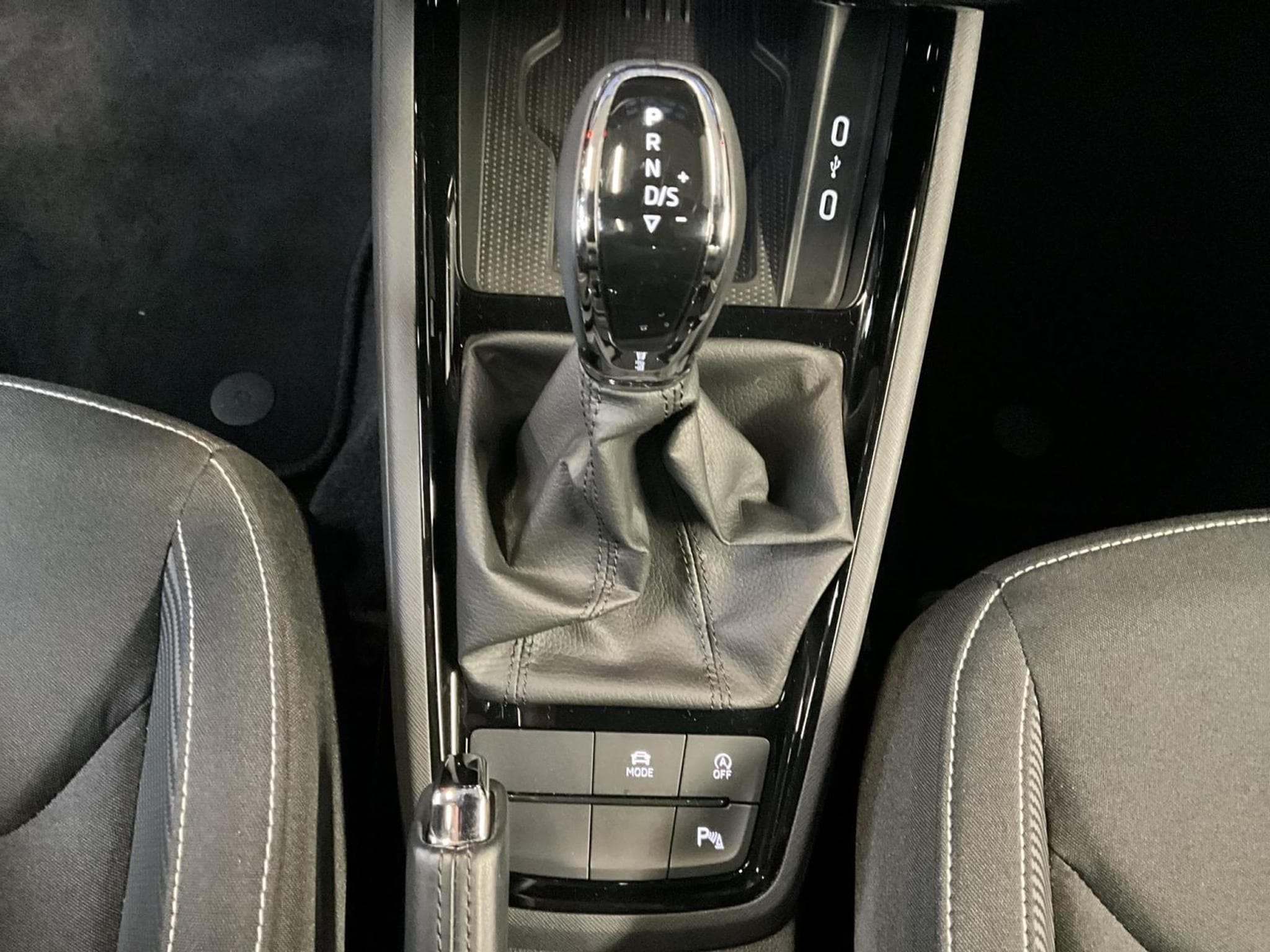 Skoda Kamiq Monte-Carlo+DSG+Pano+Navi+RearView (2024) - Foto 12