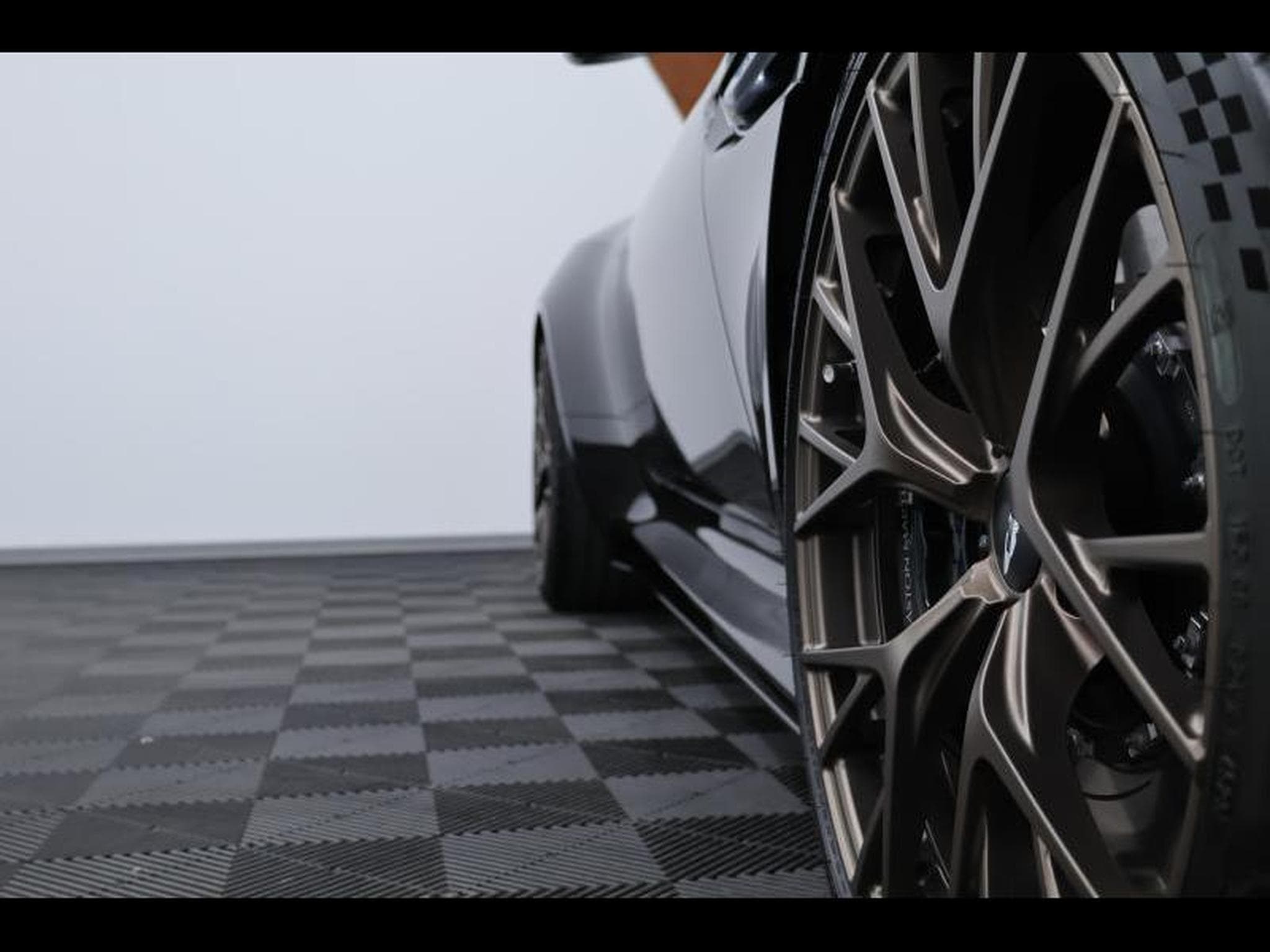 Aston-Martin DB12 V8 VOLANTE (2024) - Foto 11