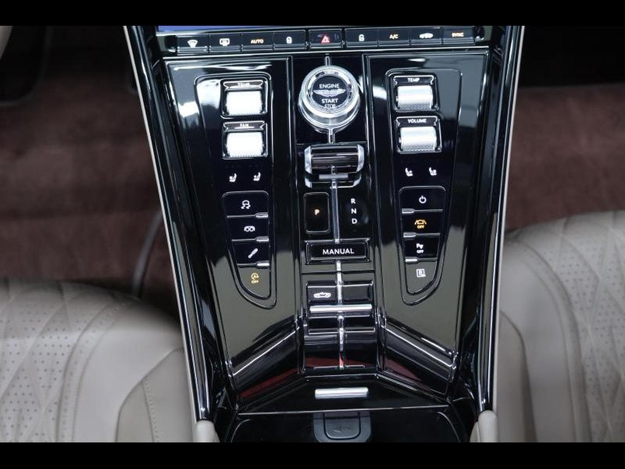 Aston-Martin DB12 V8 VOLANTE (2024) - Foto 16